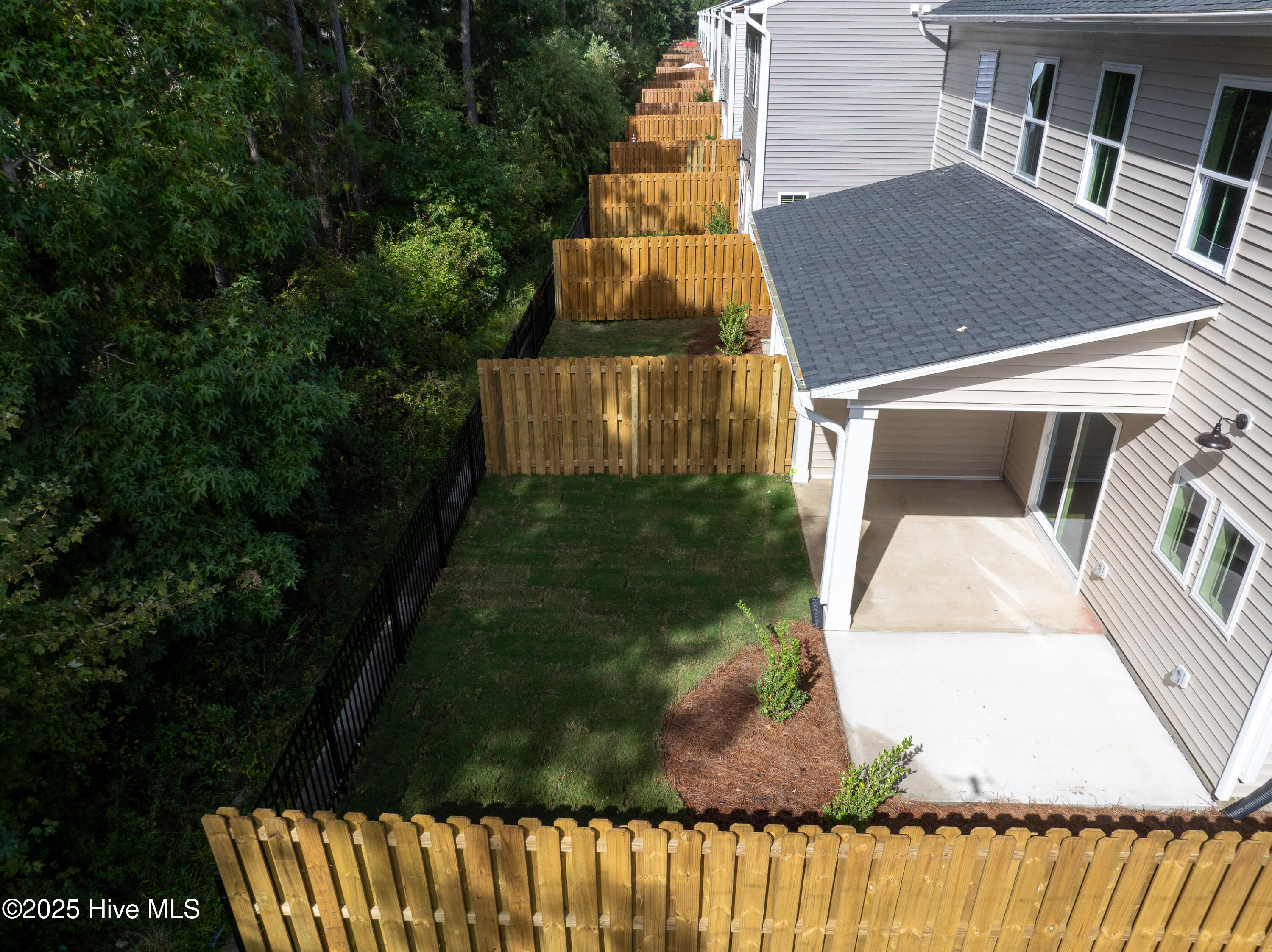 100533010 | Photo 34