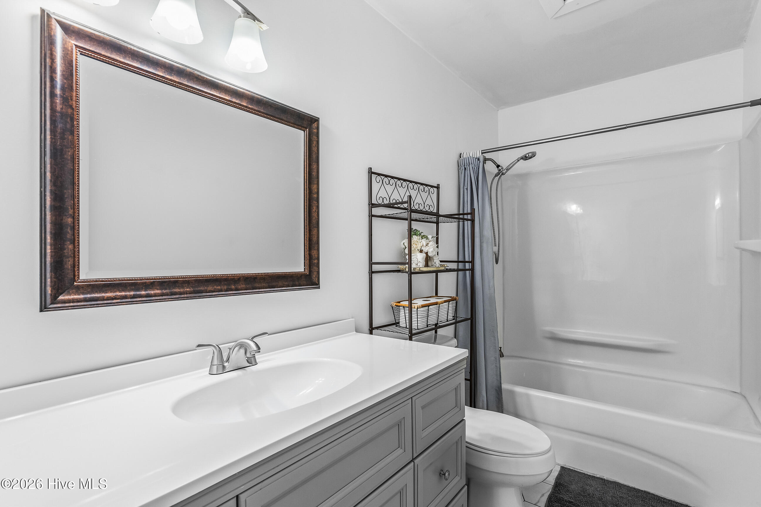 100566968 | Photo 21