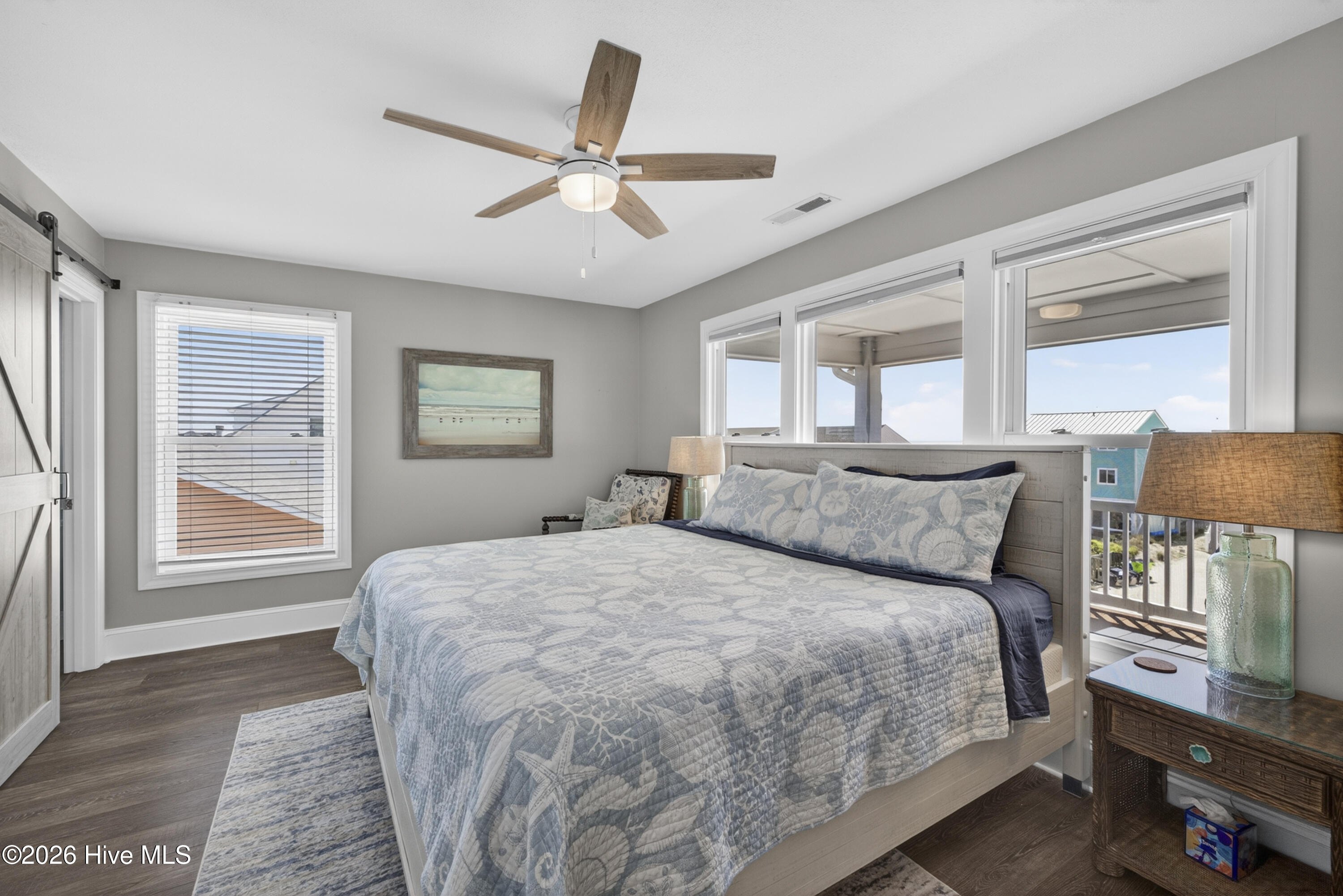 100568247 | Photo 28