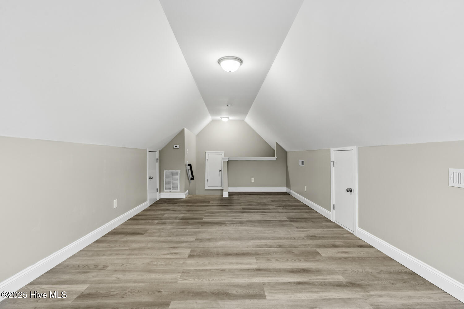 100540361 | Photo 16