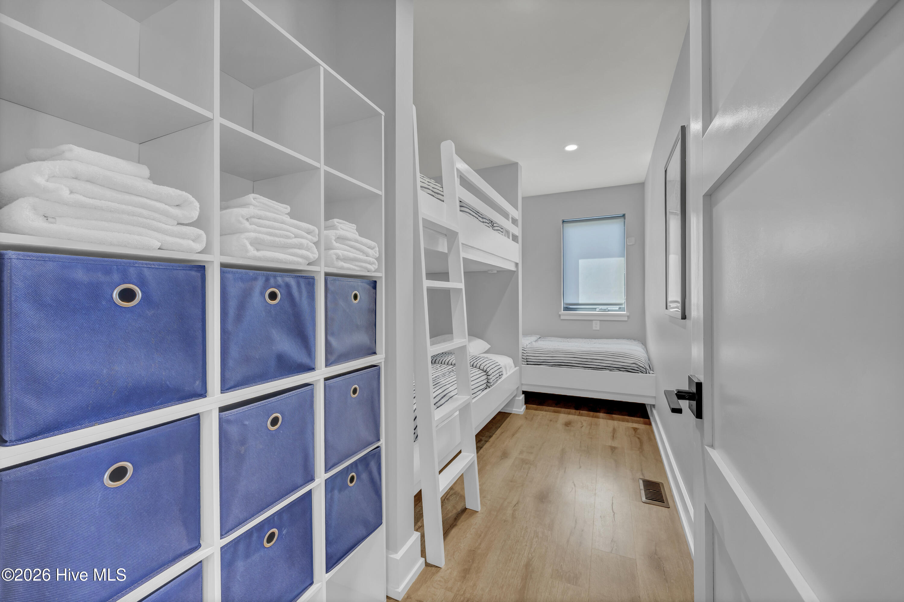 100565280 | Photo 70