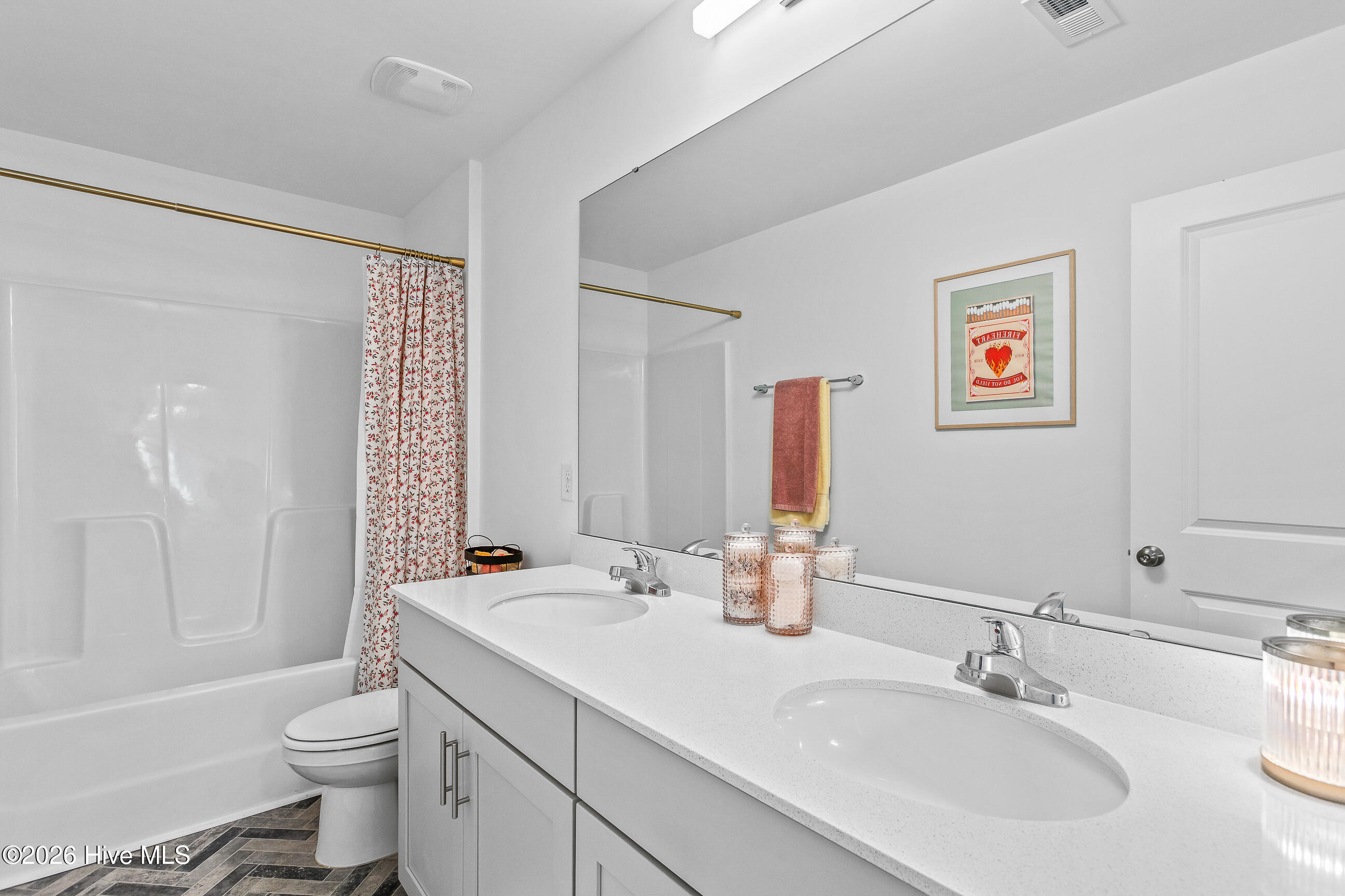 100566421 | Photo 37