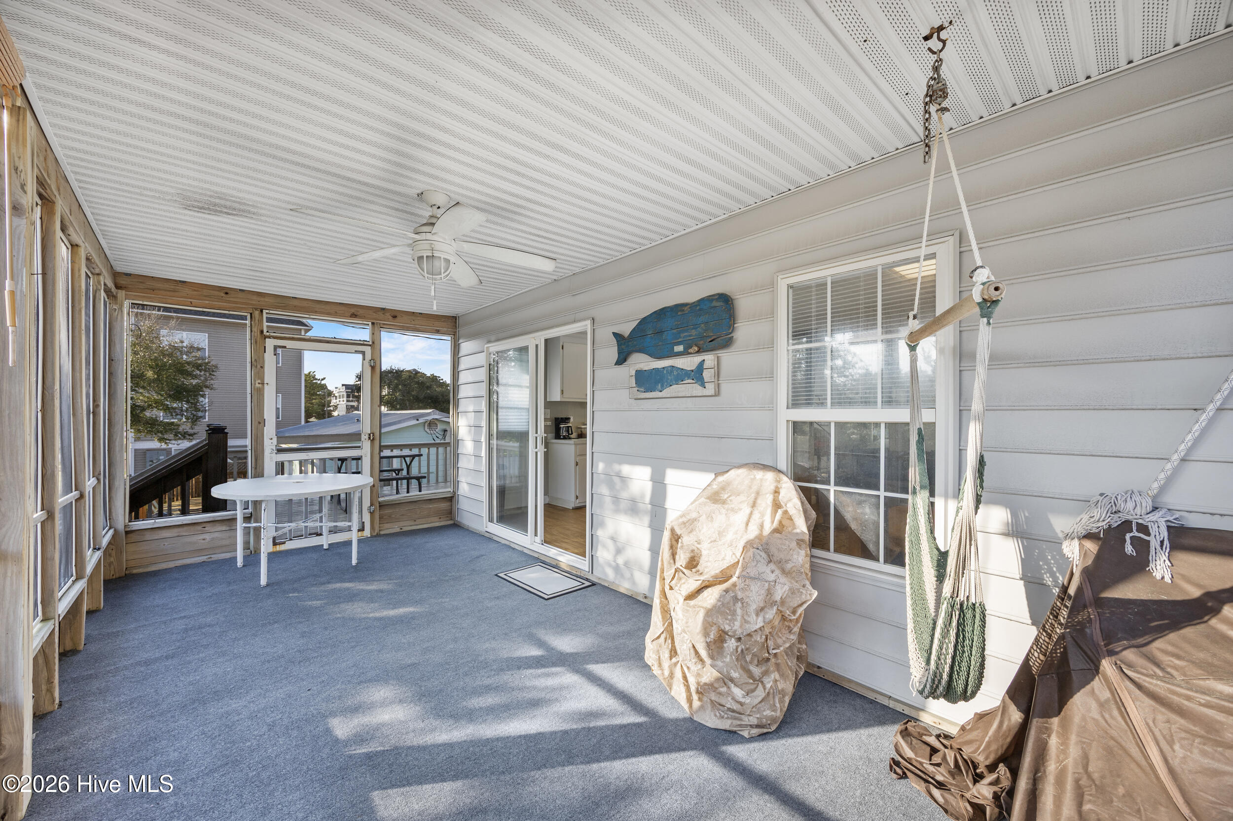 100548629 | Photo 18