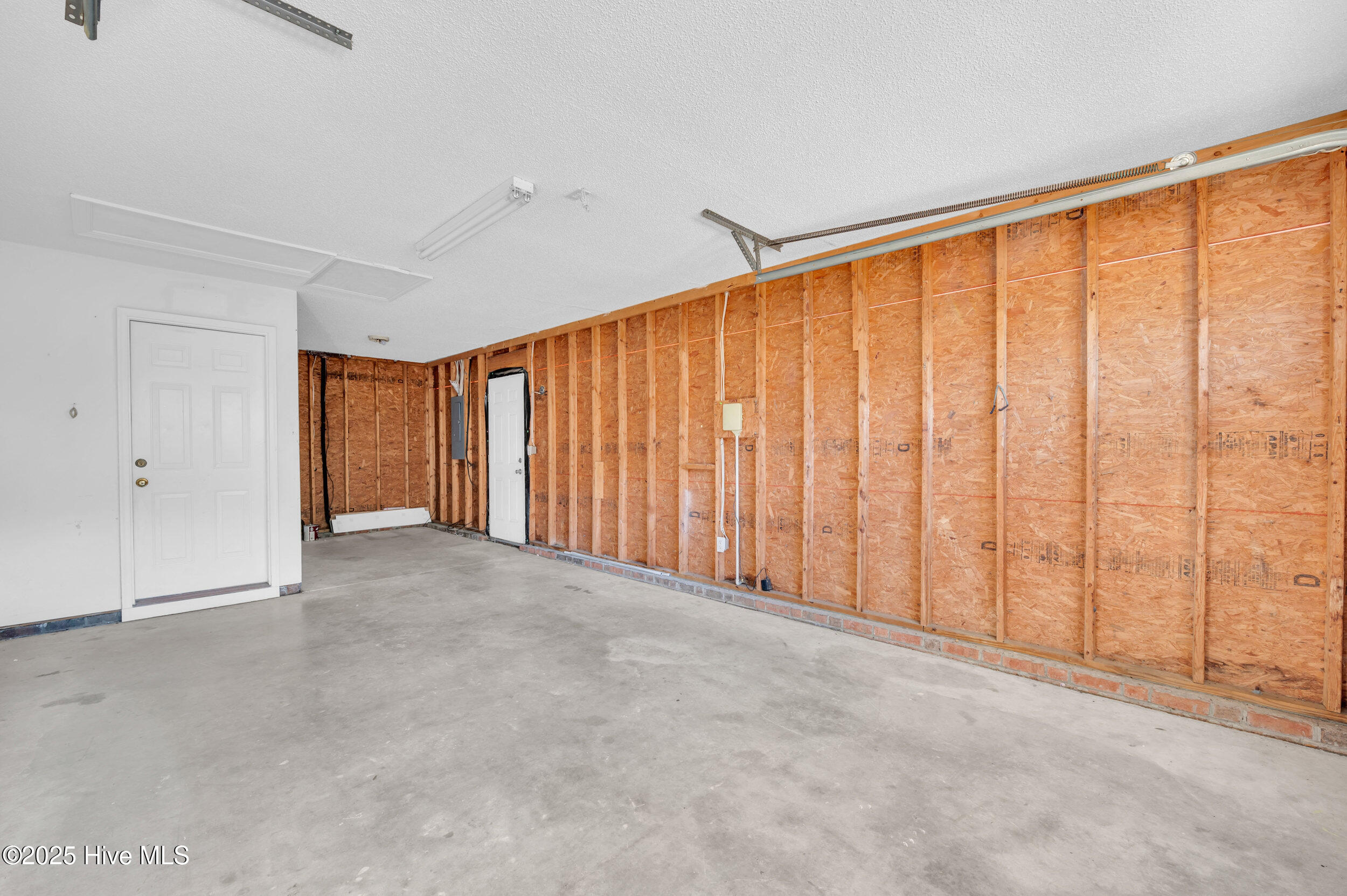 100536946 | Photo 33