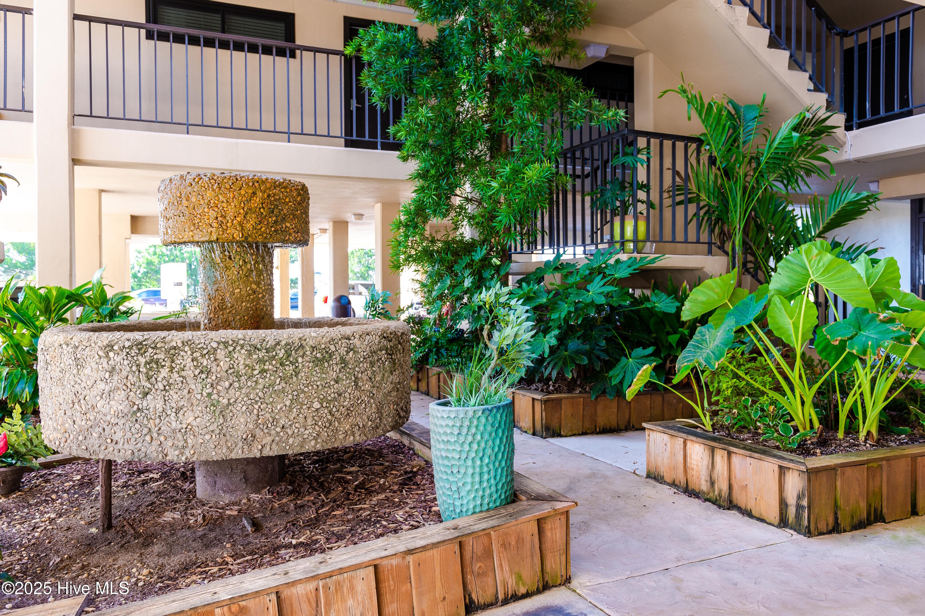 100518764 | Photo 12