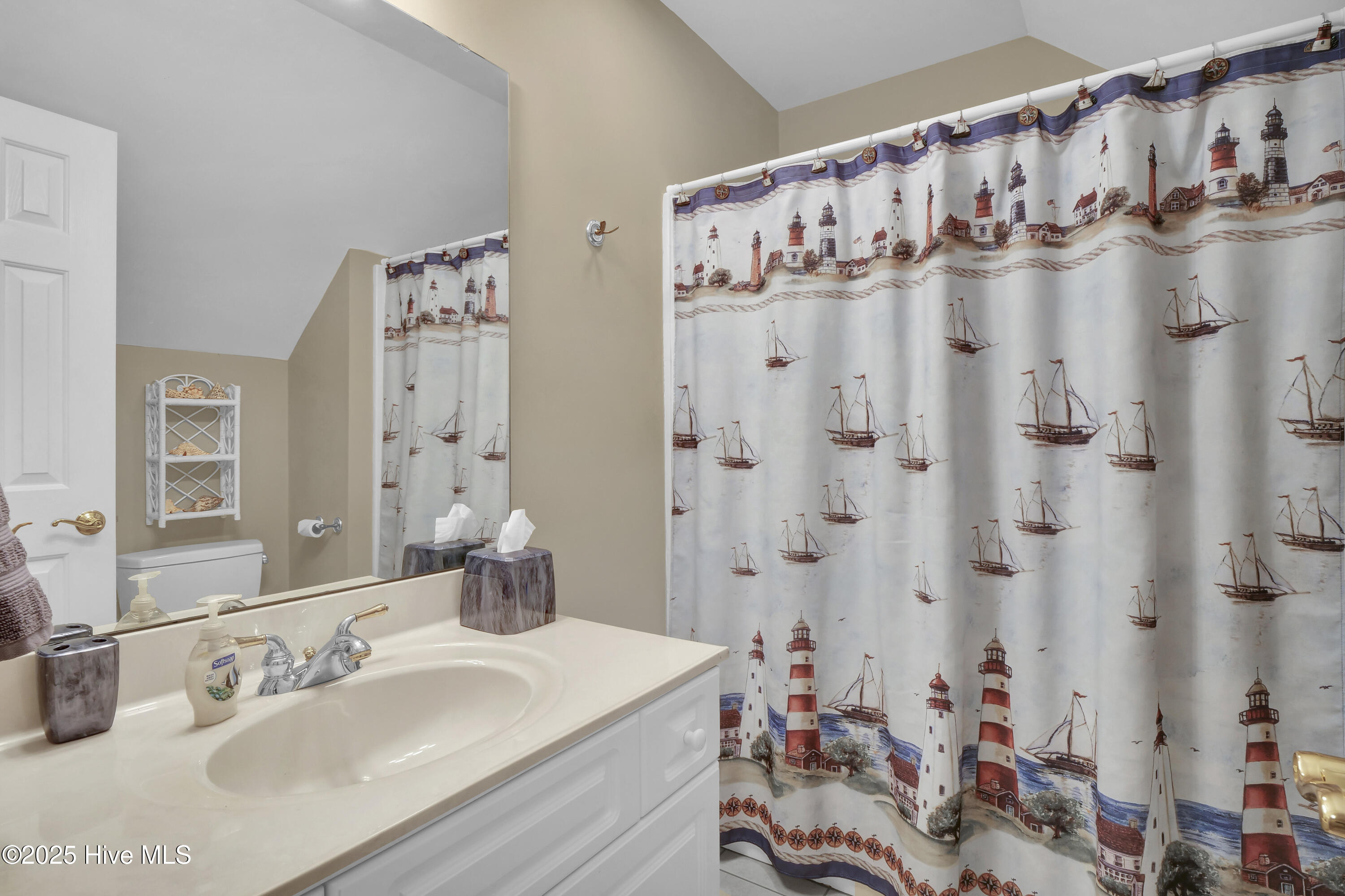 100533946 | Photo 40