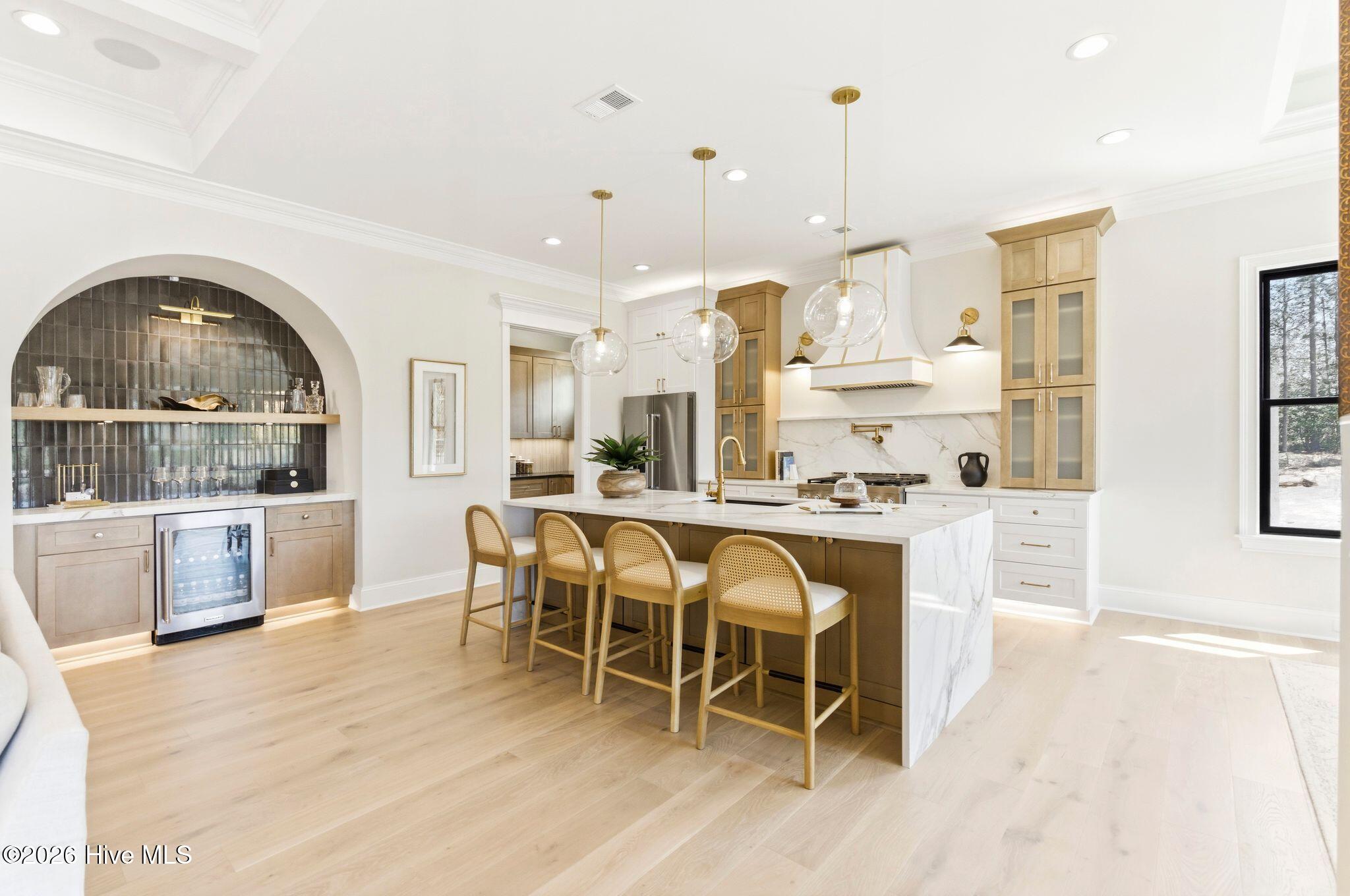 100570119 | Photo 23