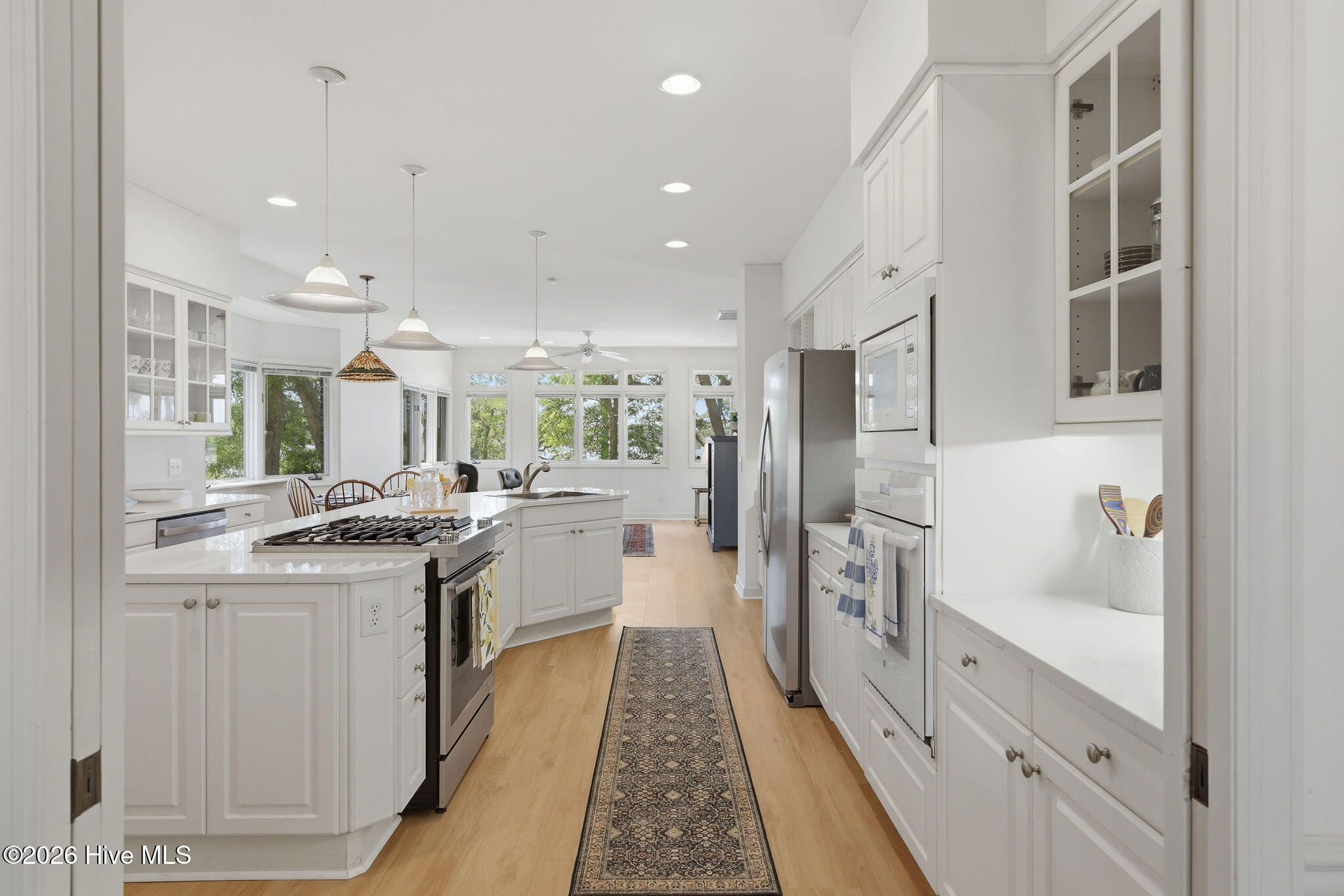 100570378 | Photo 17