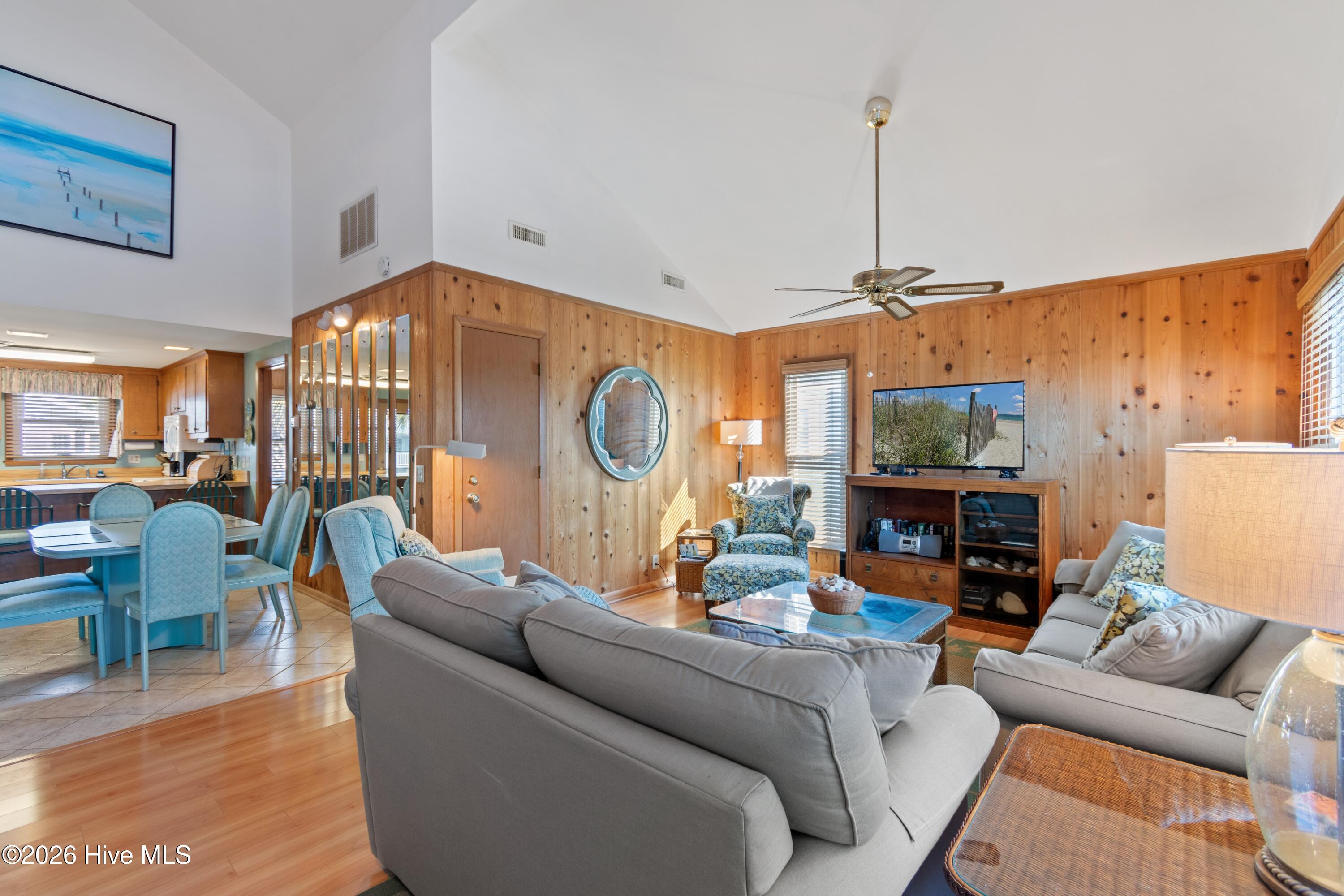 100553939 | Photo 19