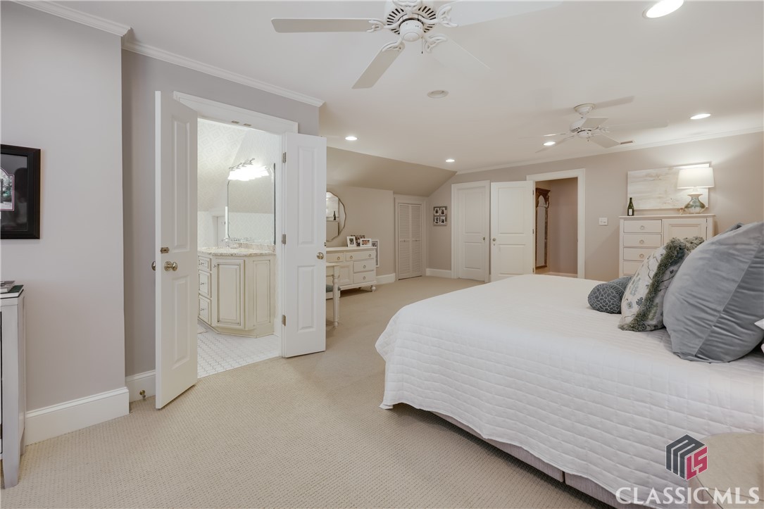 577 Cloverhurst Avenue W