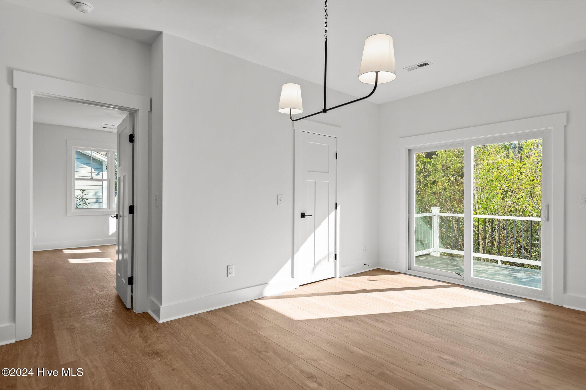 100435133 | Photo 16