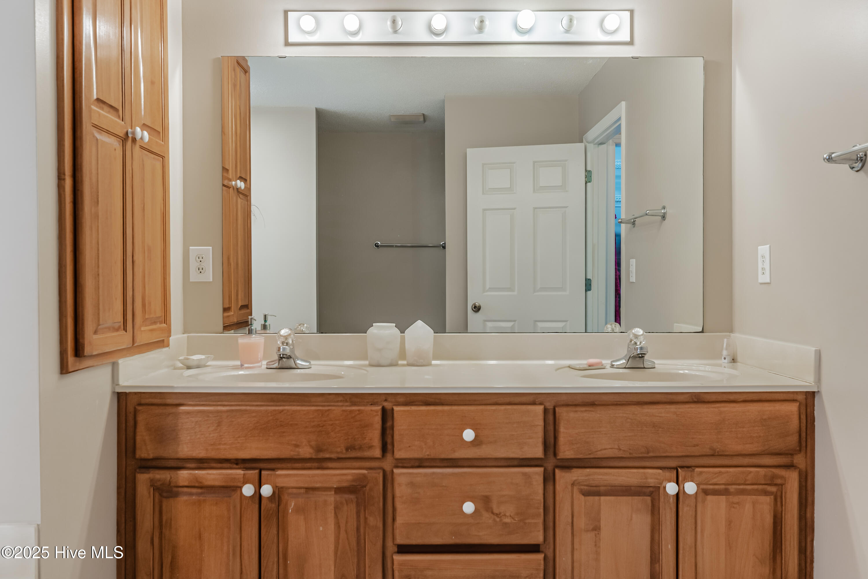 100535569 | Photo 13