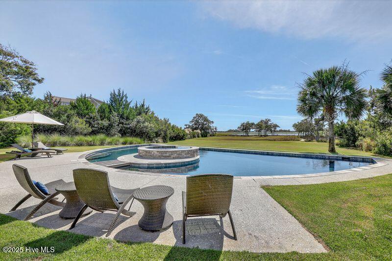 100533910 | Photo 35