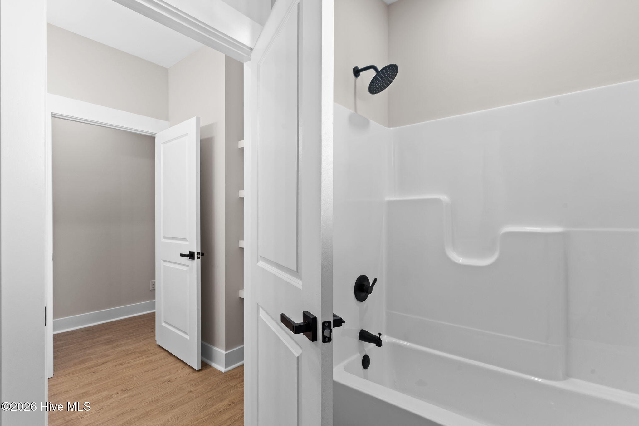 100558112 | Photo 36