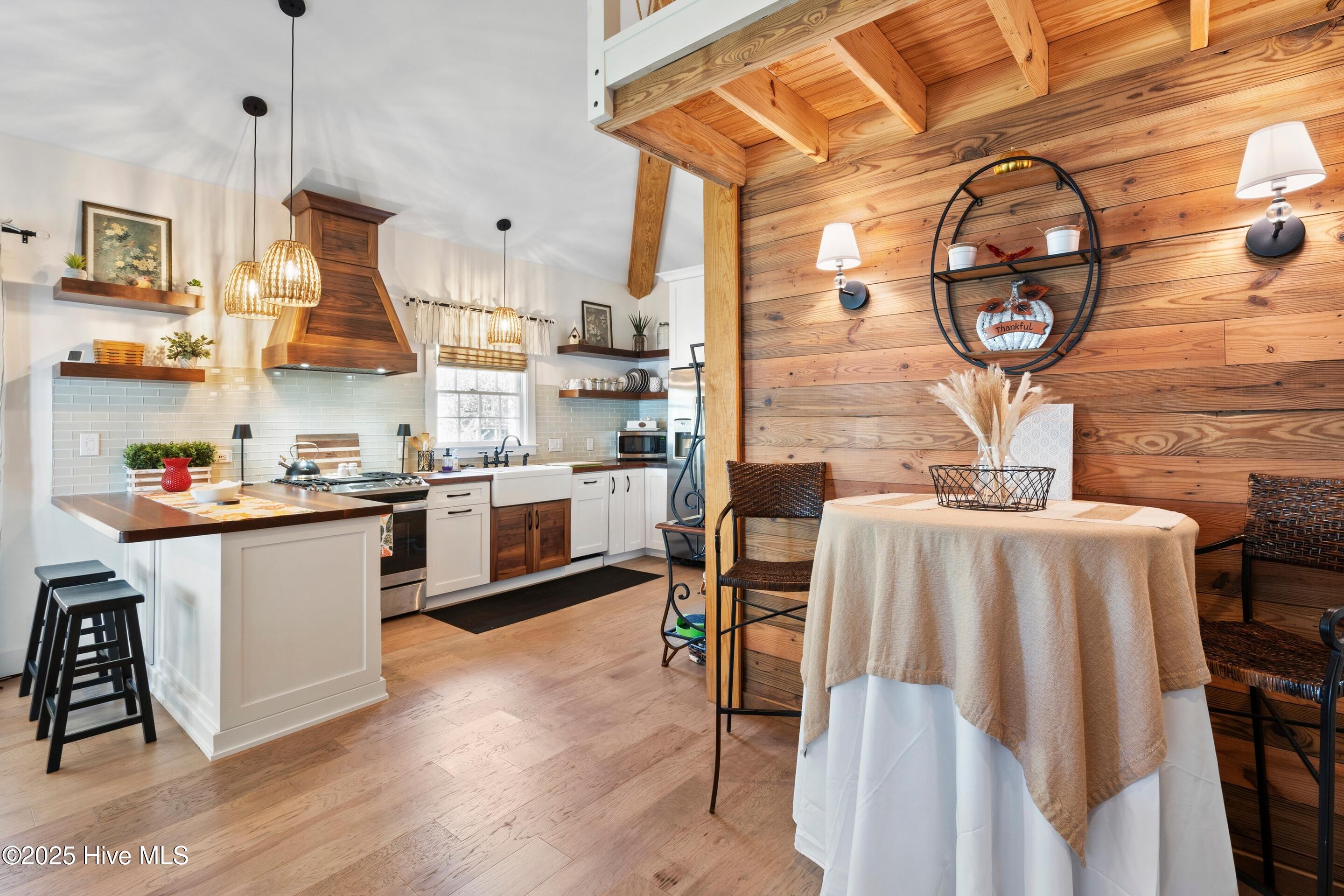 100538504 | Photo 24