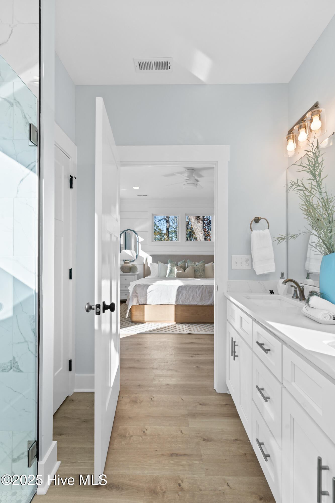 100545556 | Photo 45