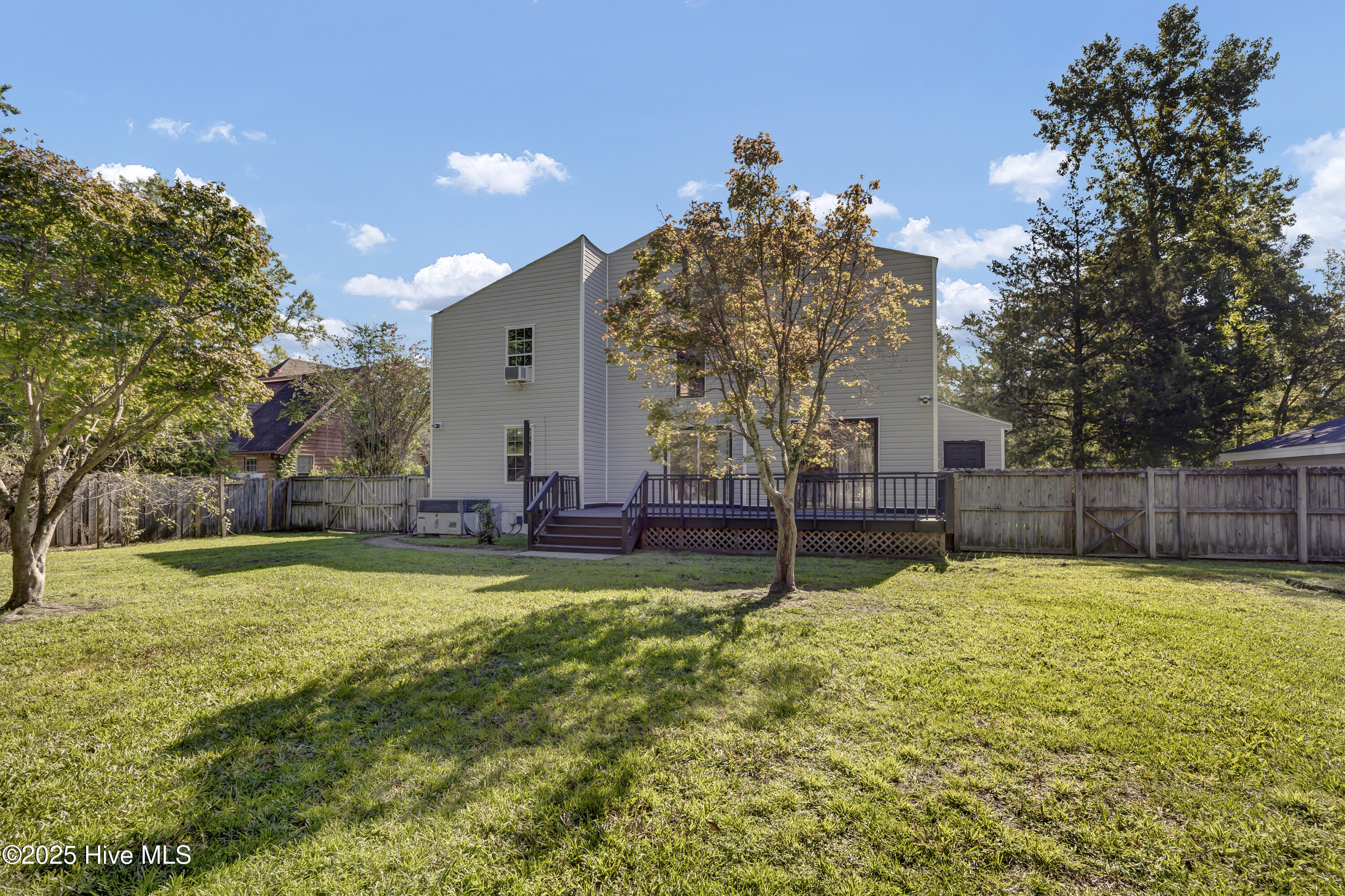 100527769 | Photo 24