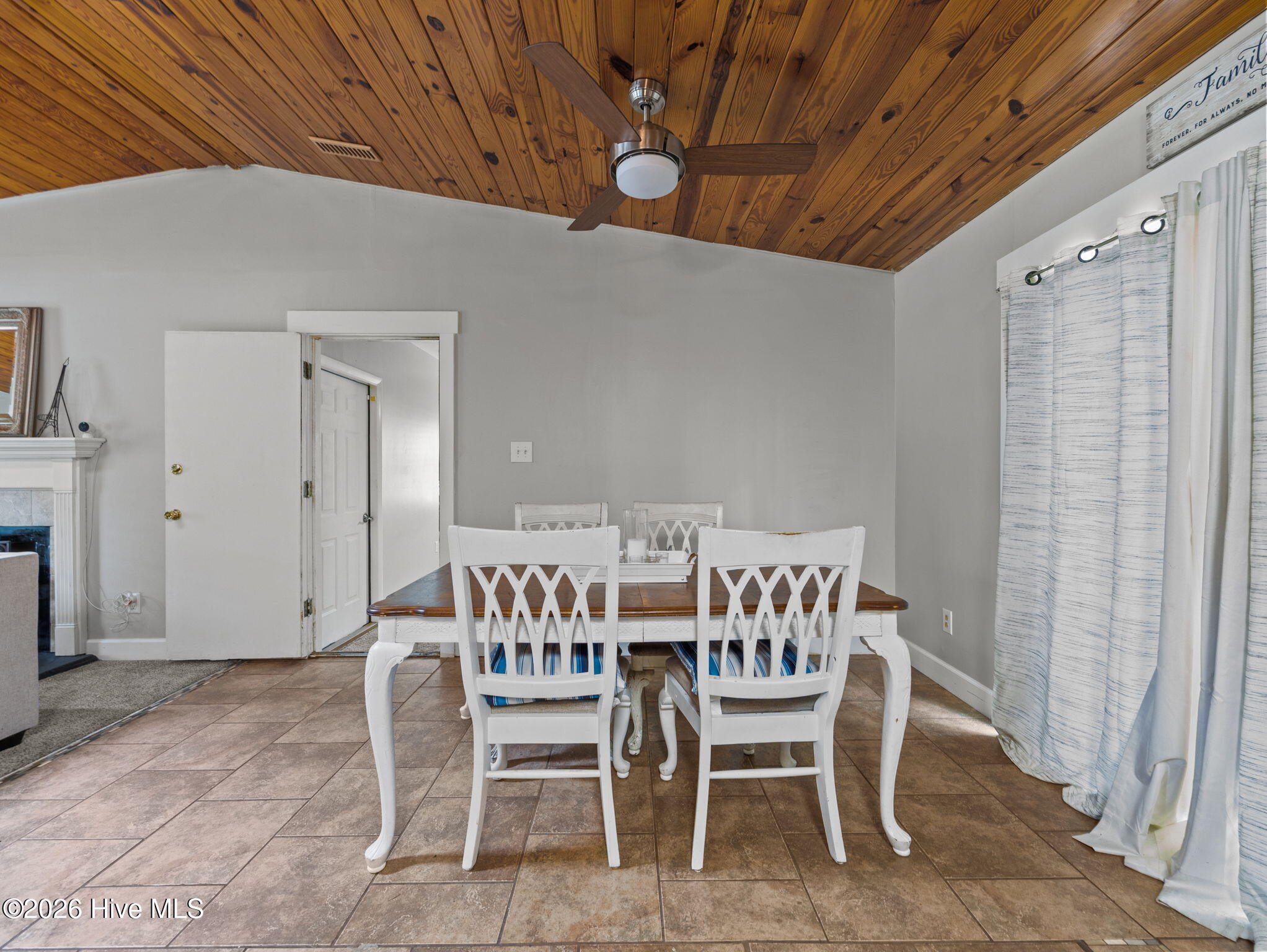 100570195 | Photo 17