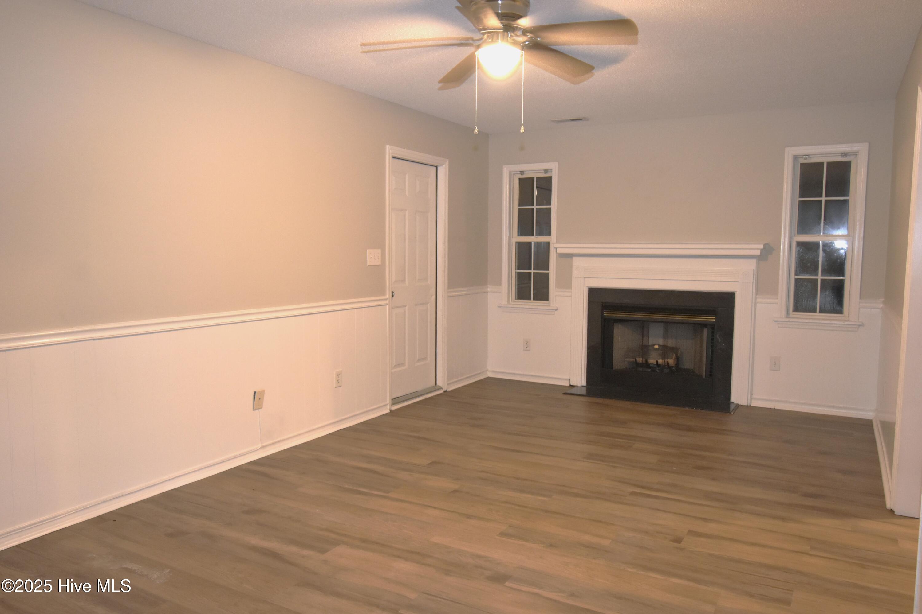 100558386 | Photo 18