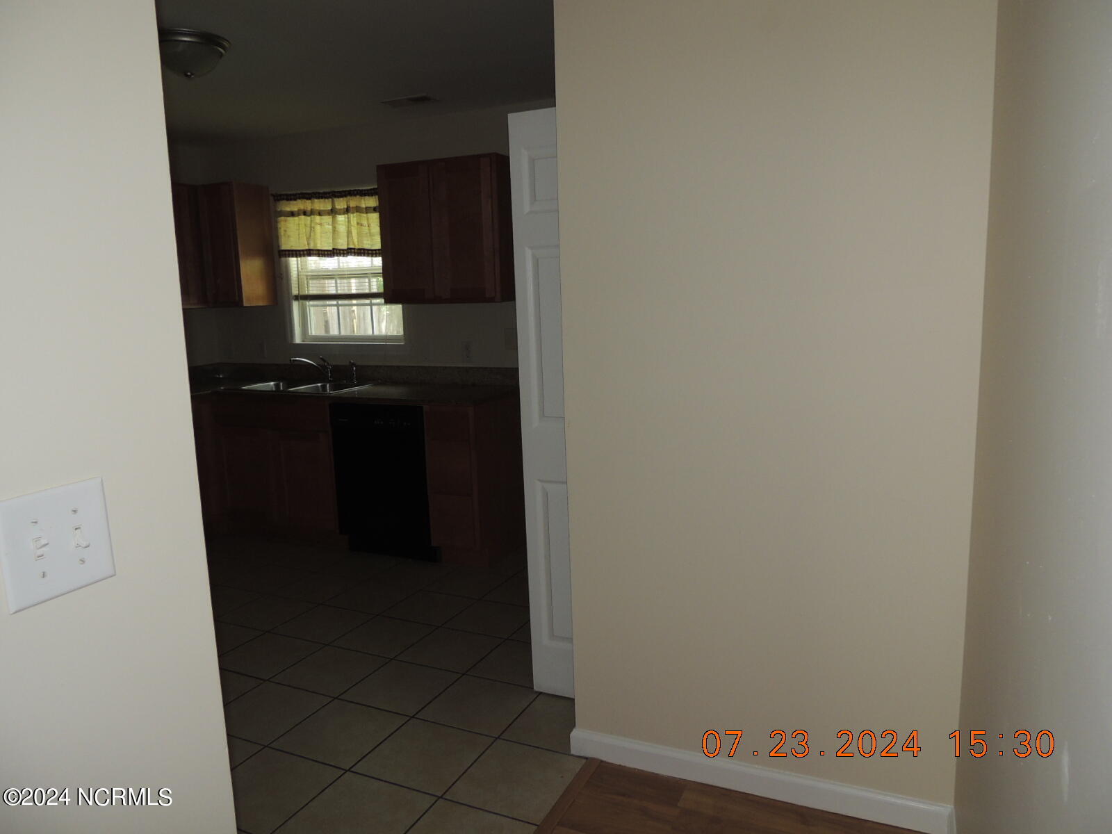 100550427 | Photo 13