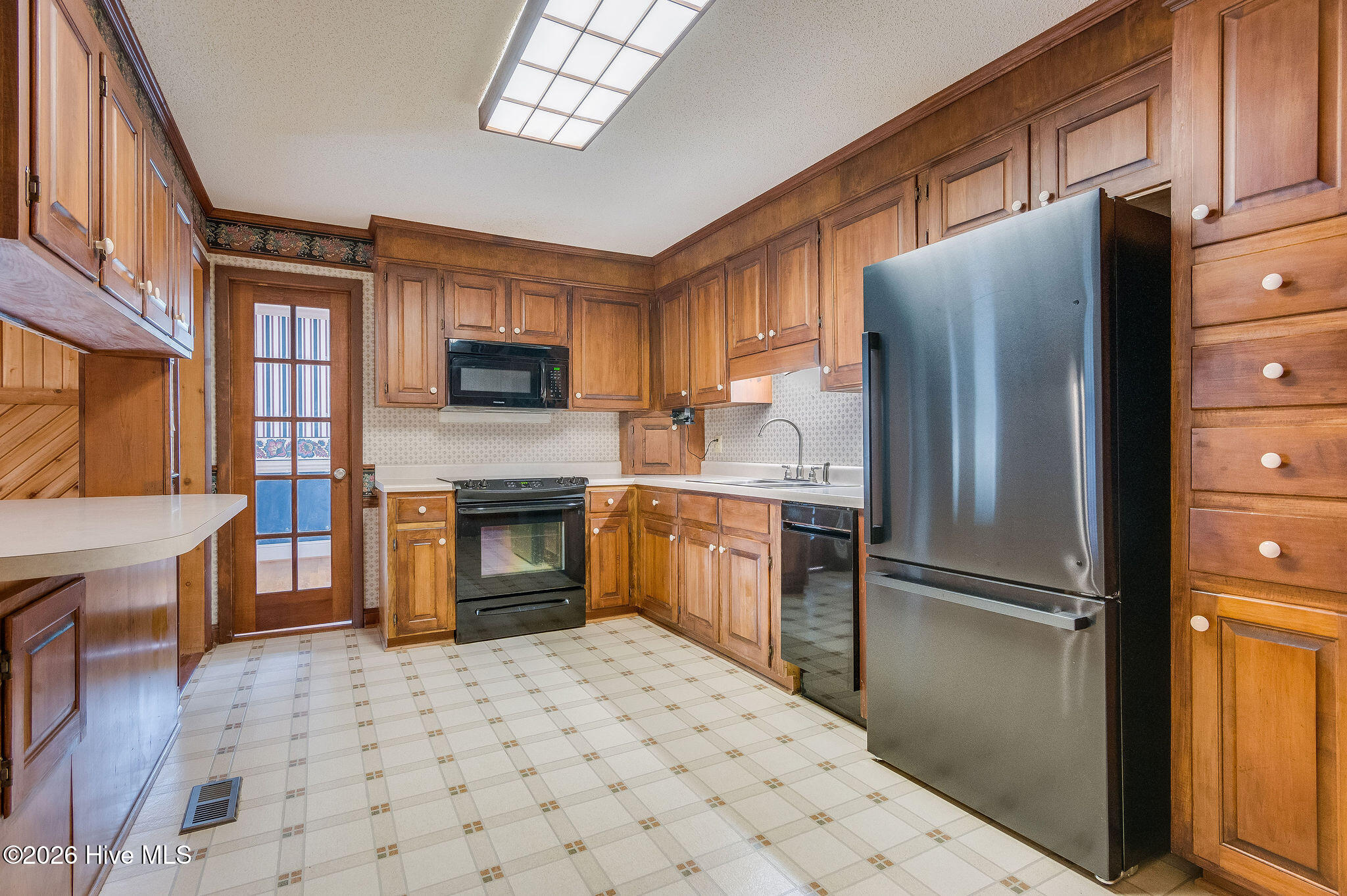 100565785 | Photo 14