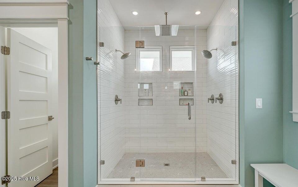 100508302 | Photo 26