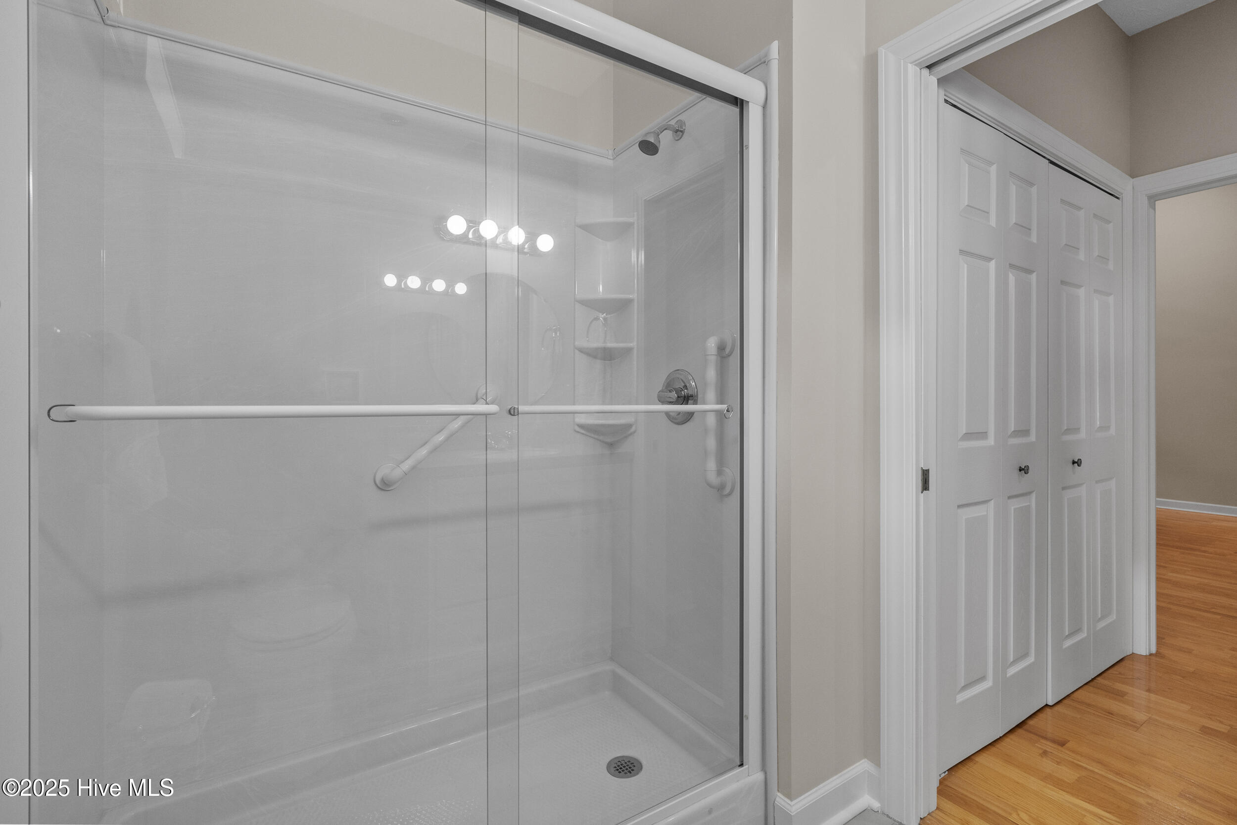 100508973 | Photo 36