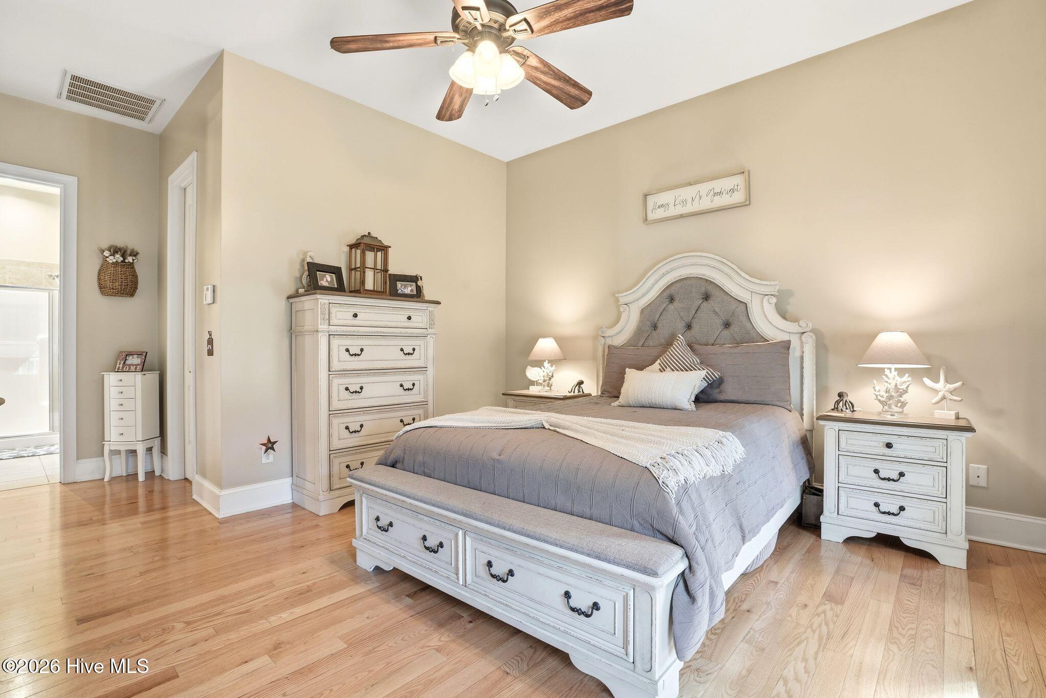 100561689 | Photo 28