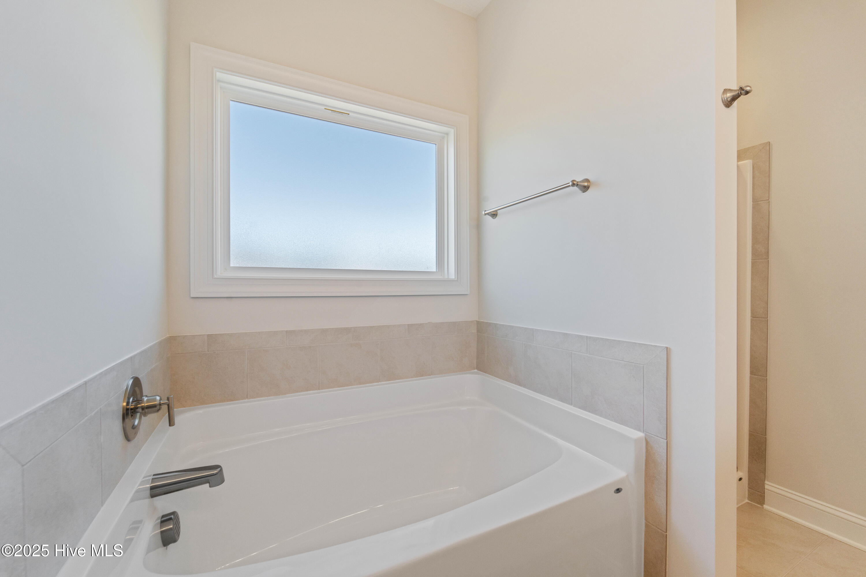 100521805 | Photo 24