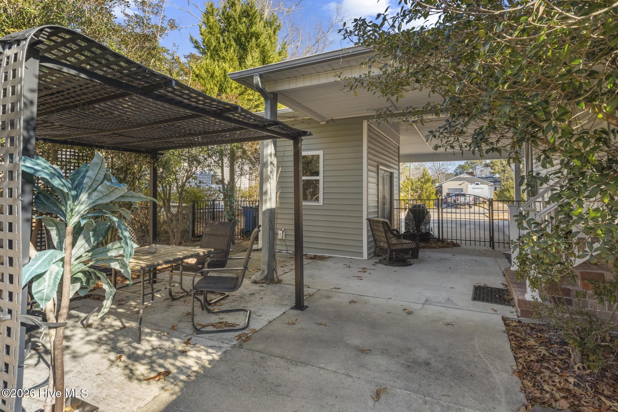 100552861 | Photo 35