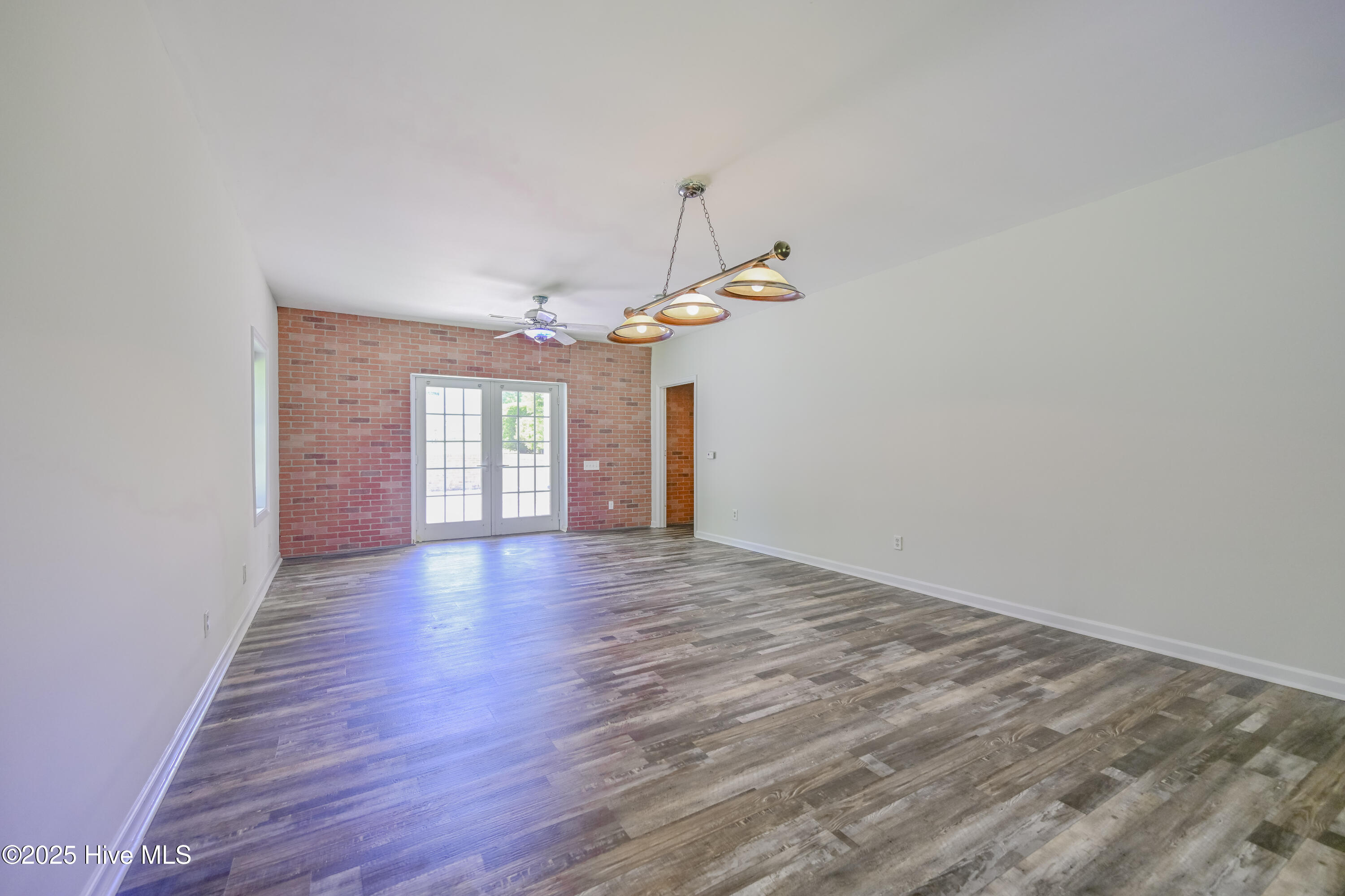 100523766 | Photo 63