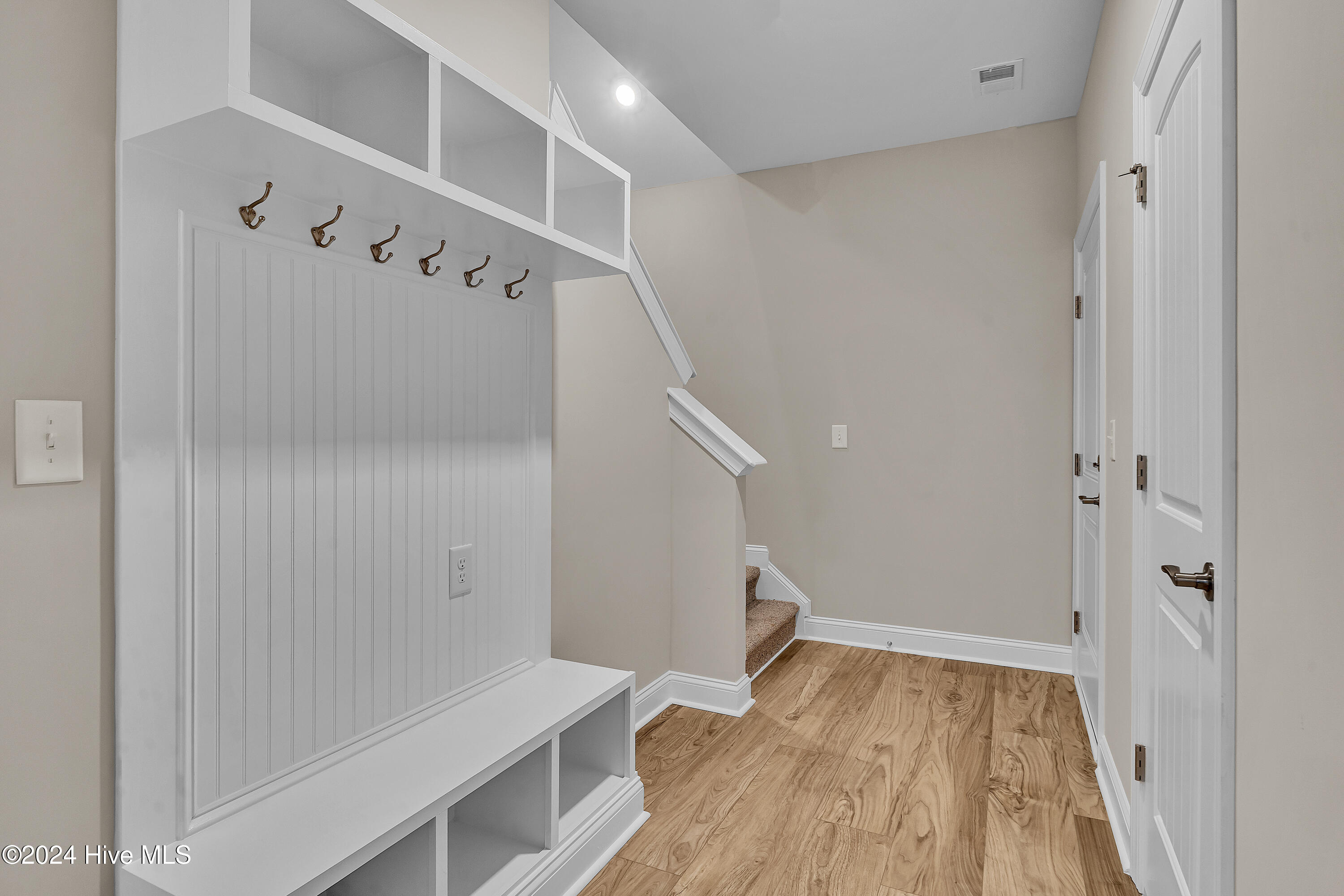 100476127 | Photo 16