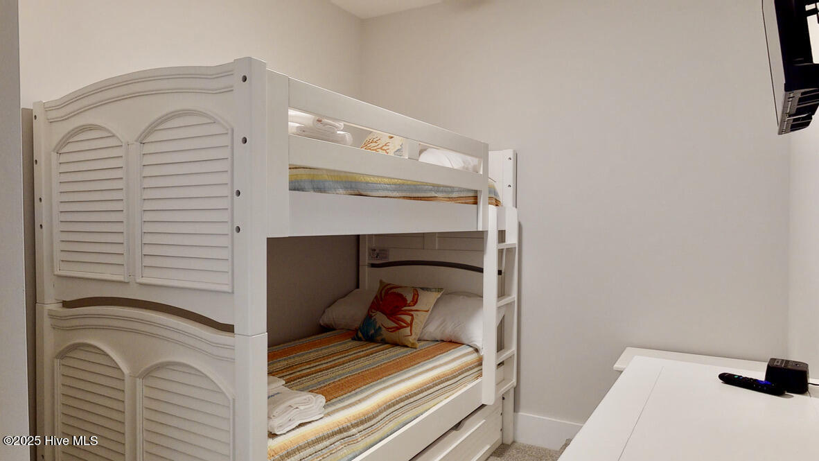 100526180 | Photo 26