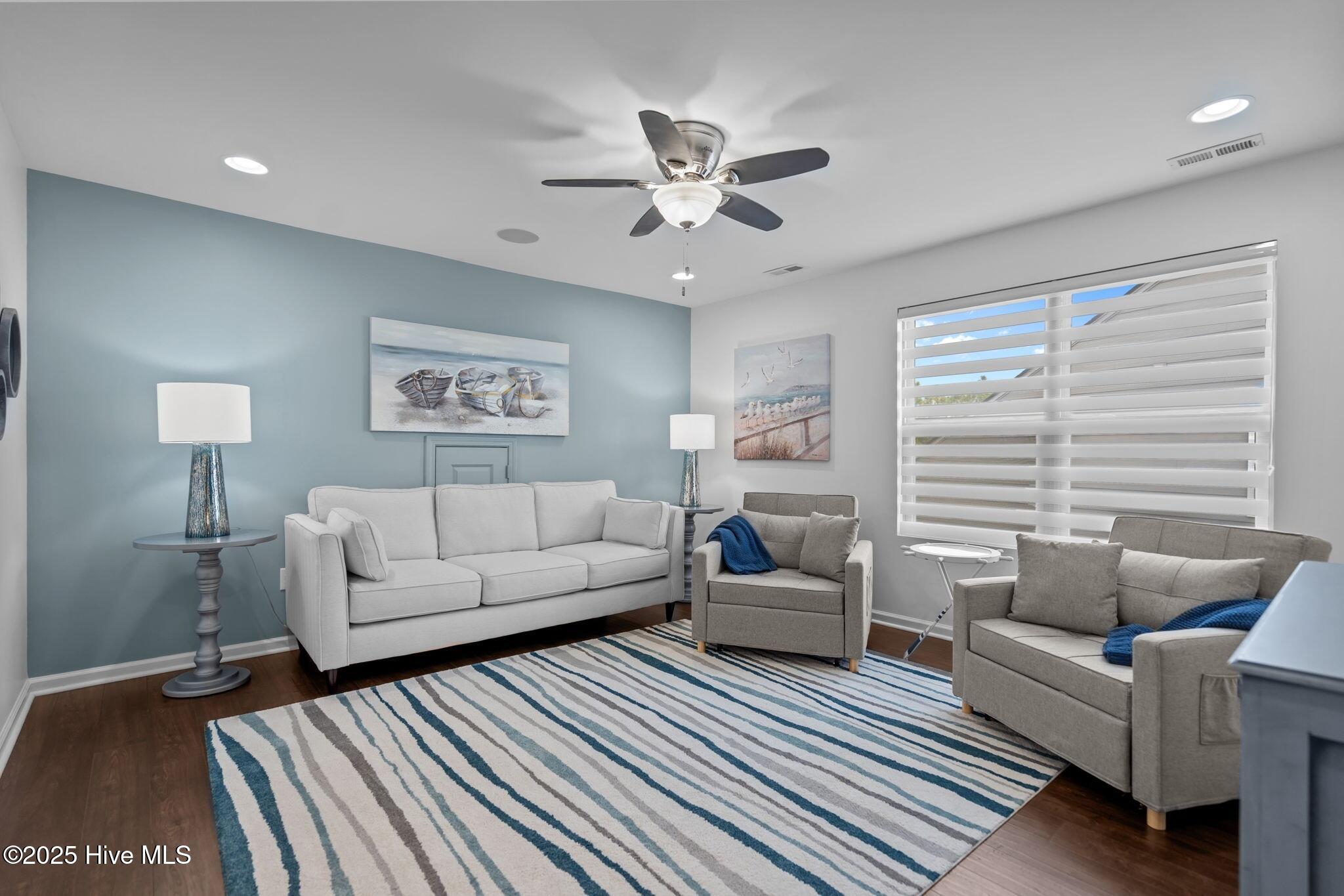 100528063 | Photo 30