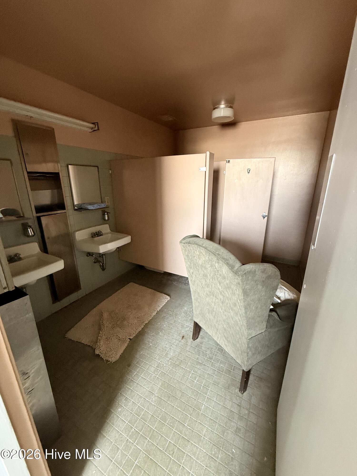 100561316 | Photo 15