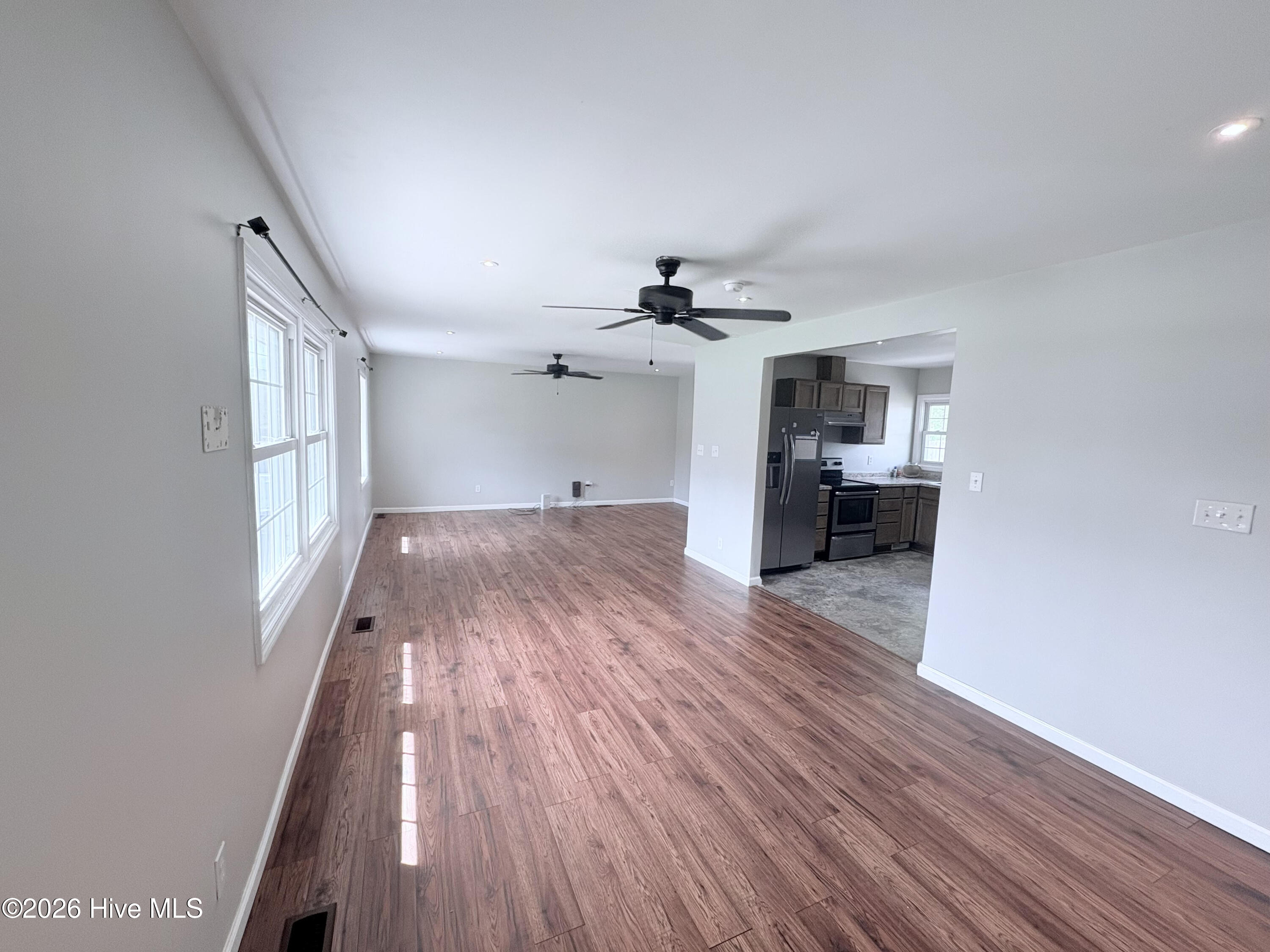 100566369 | Photo 17