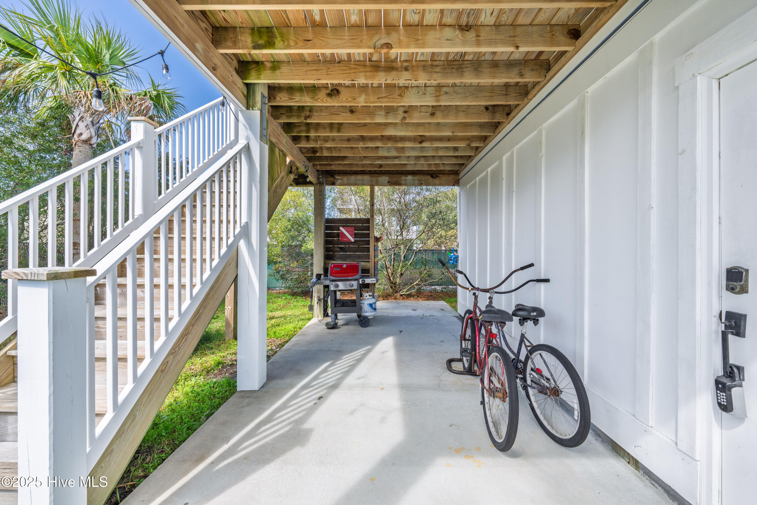 100494864 | Photo 41