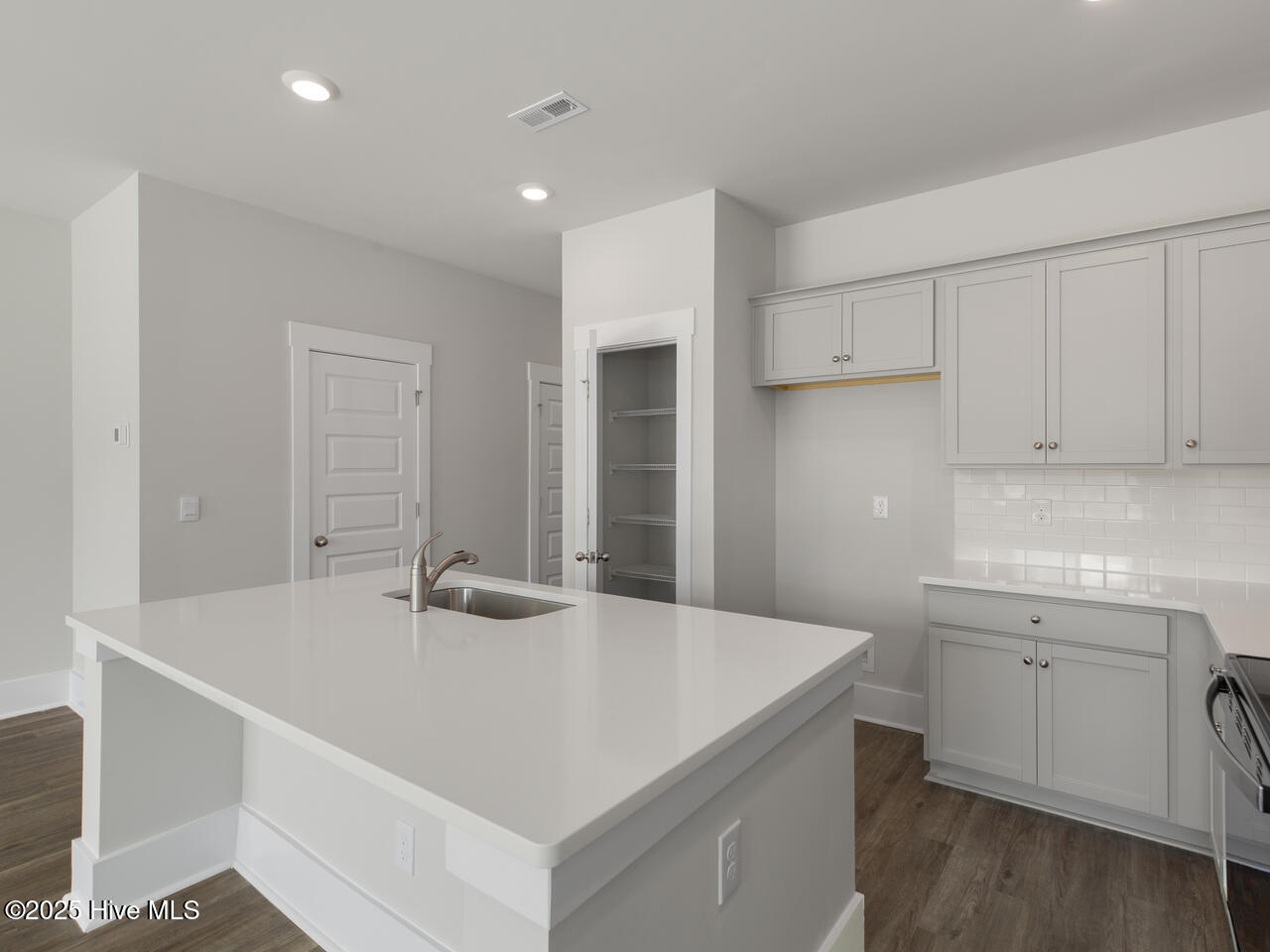 100548431 | Photo 10