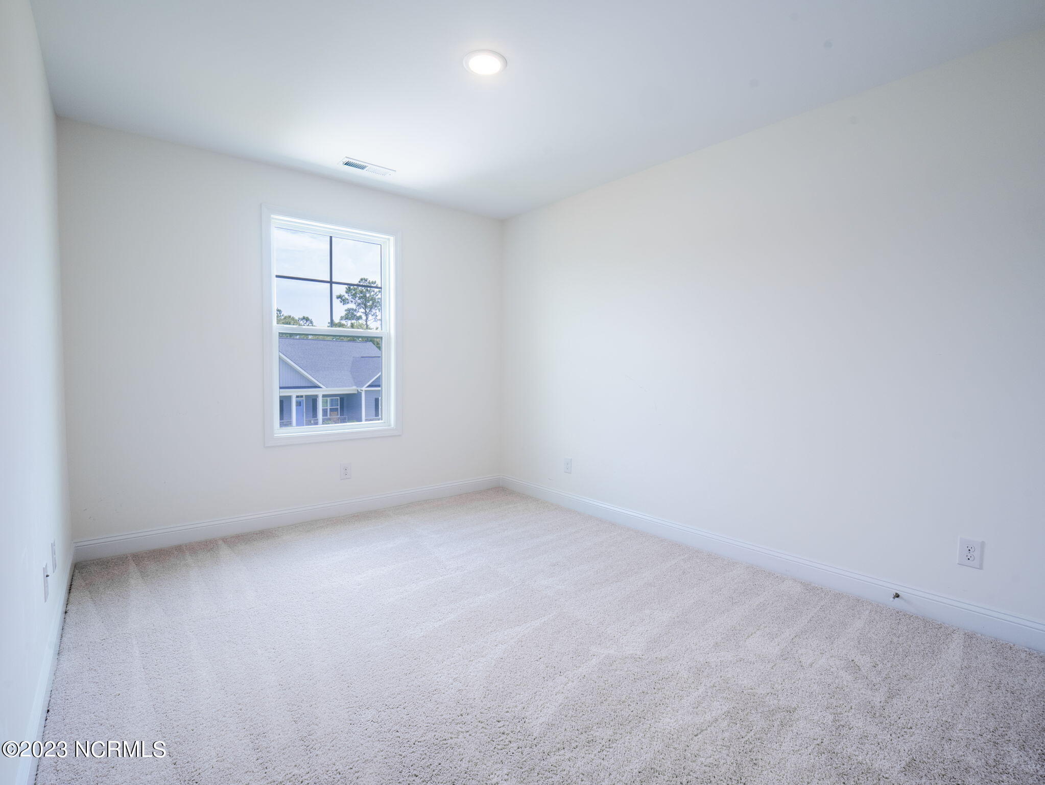 100550664 | Photo 25