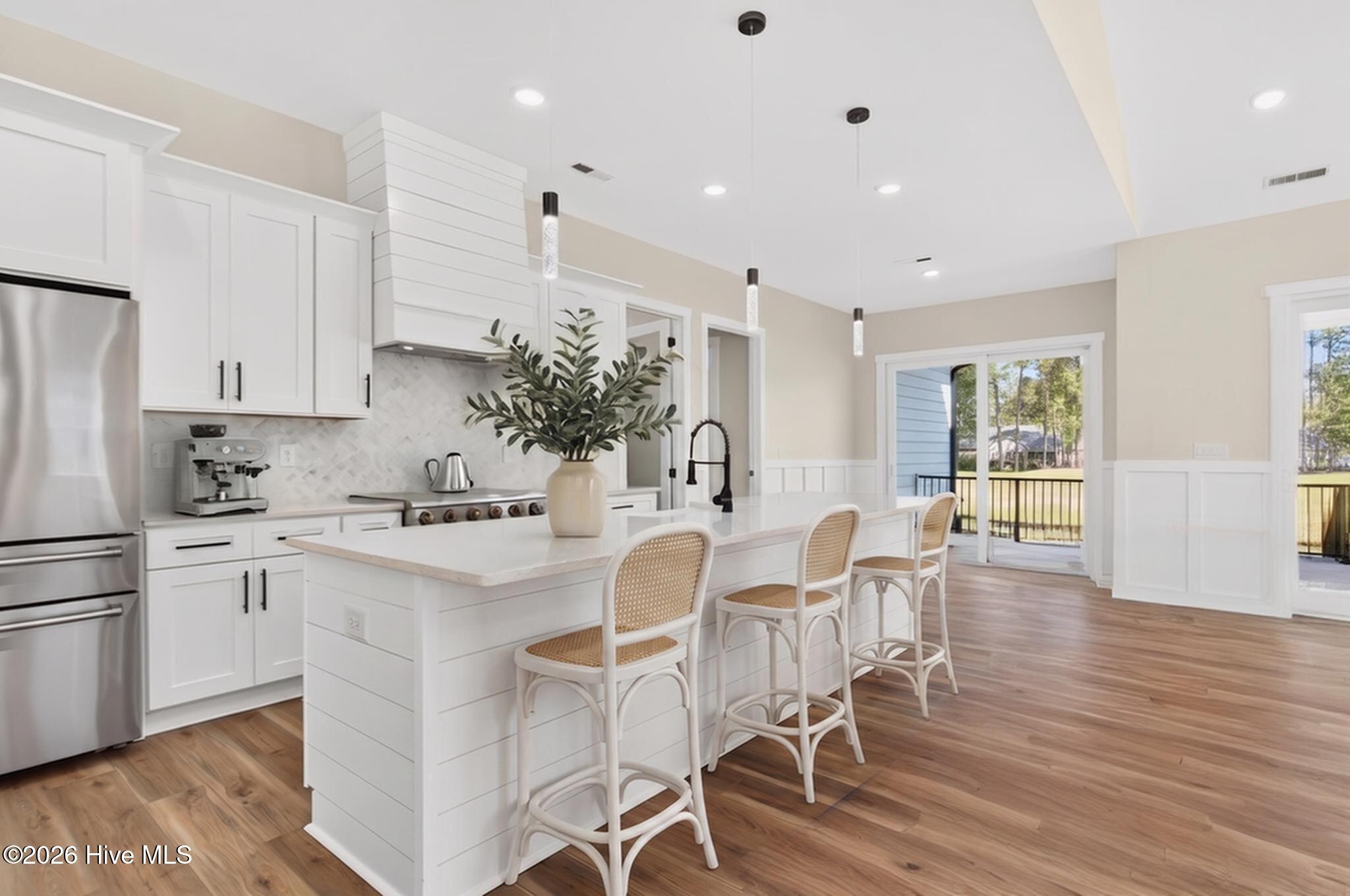 100568512 | Photo 22