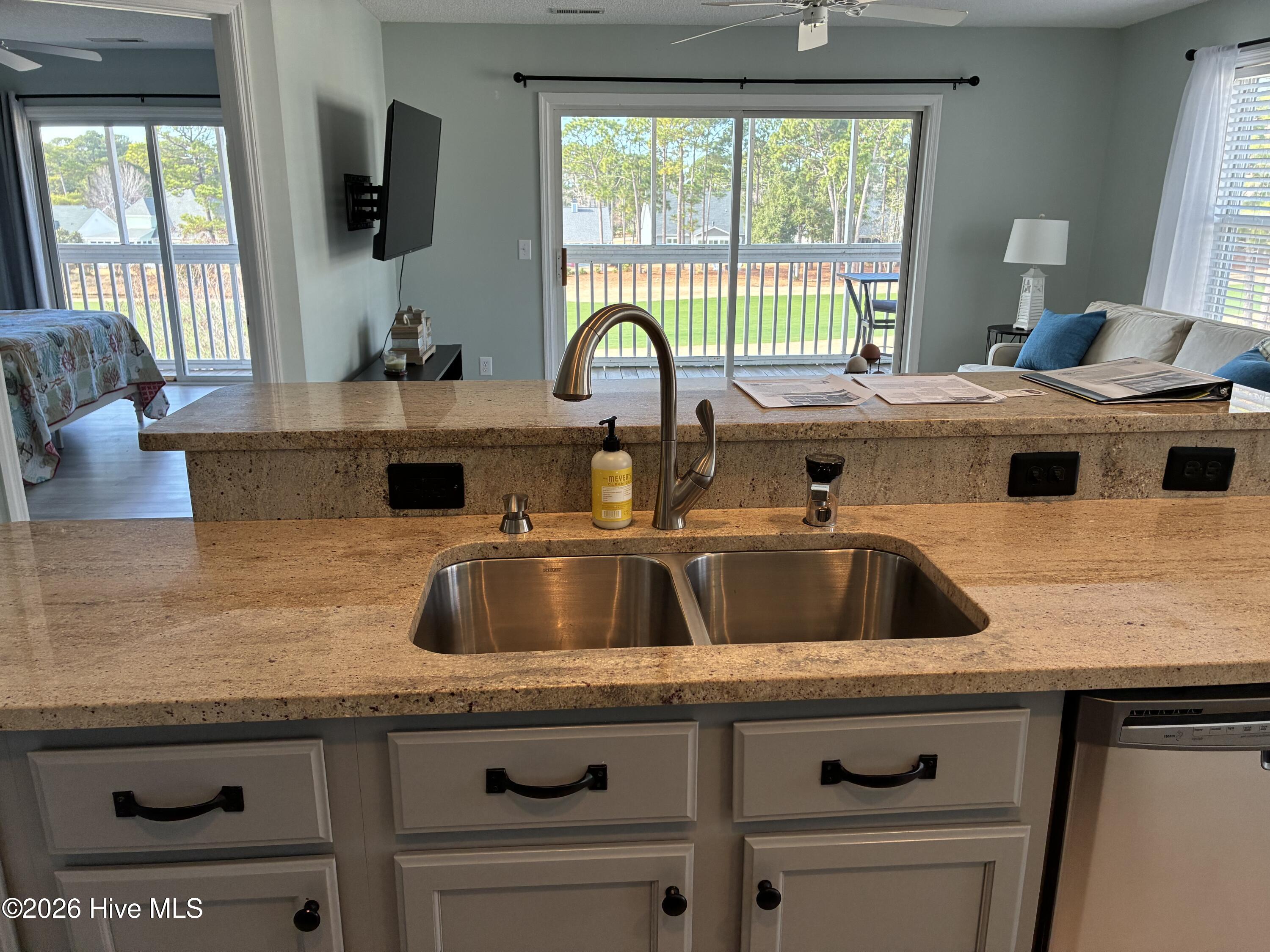 100538246 | Photo 13