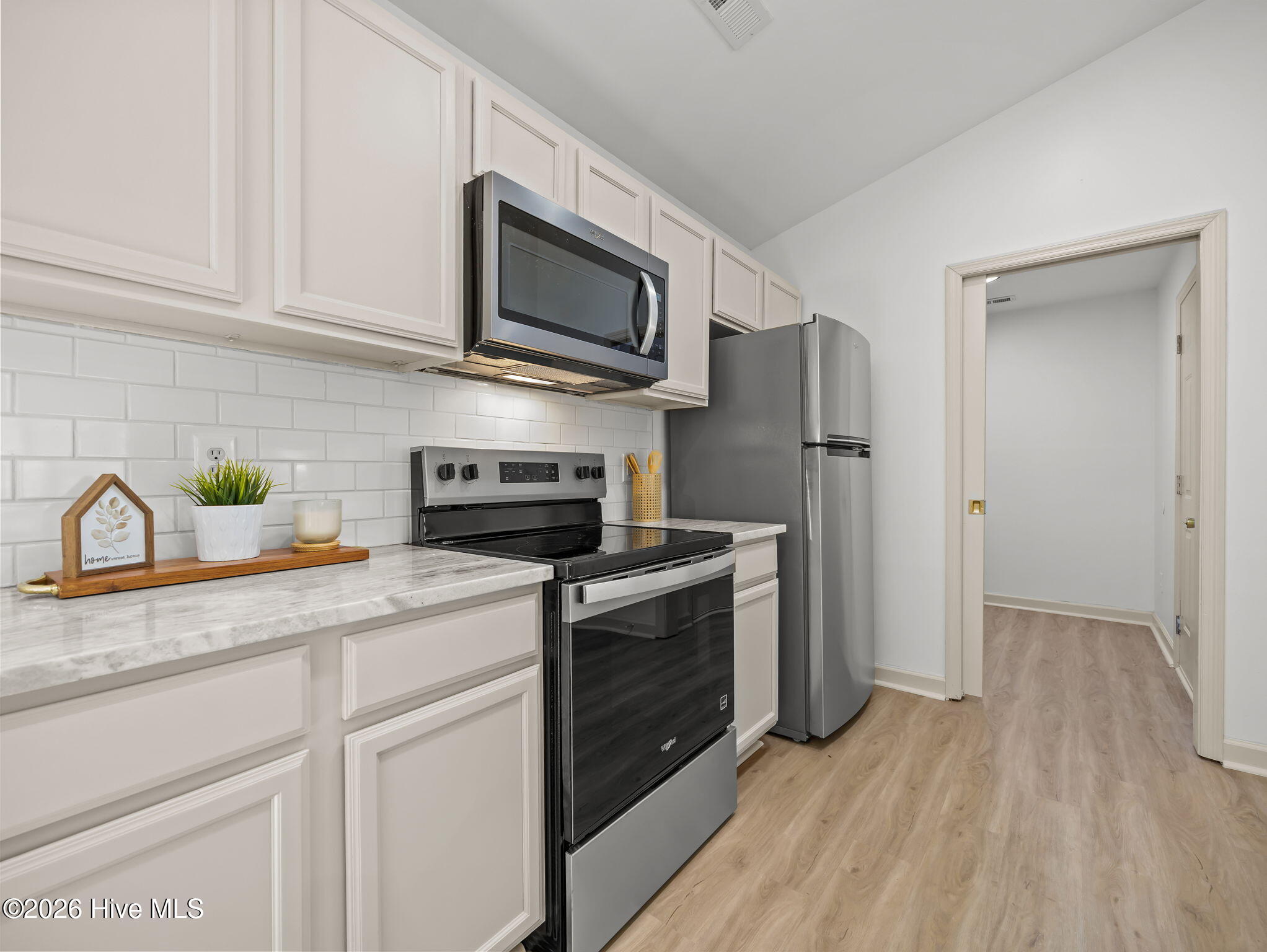 100565884 | Photo 12