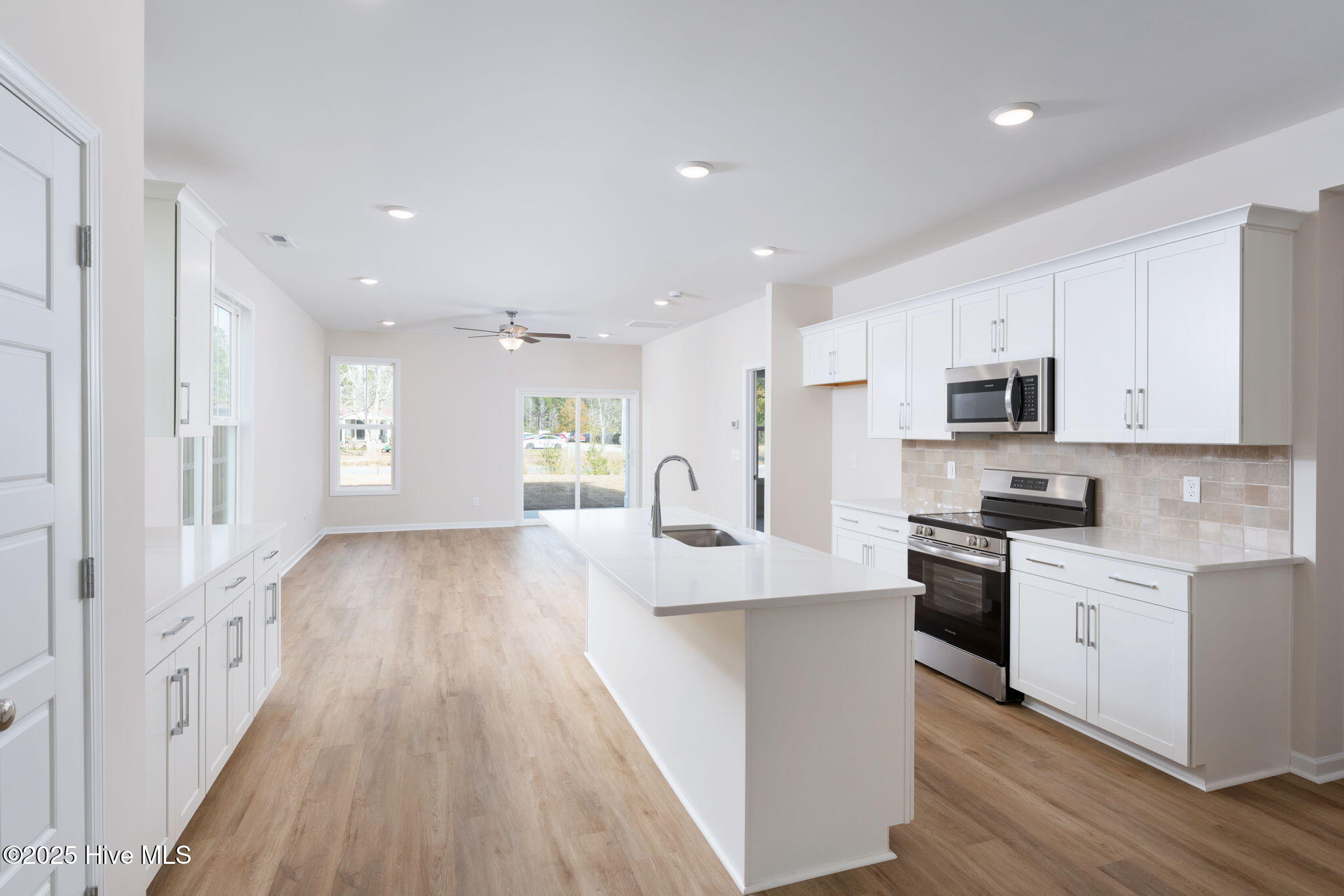 100508287 | Photo 18