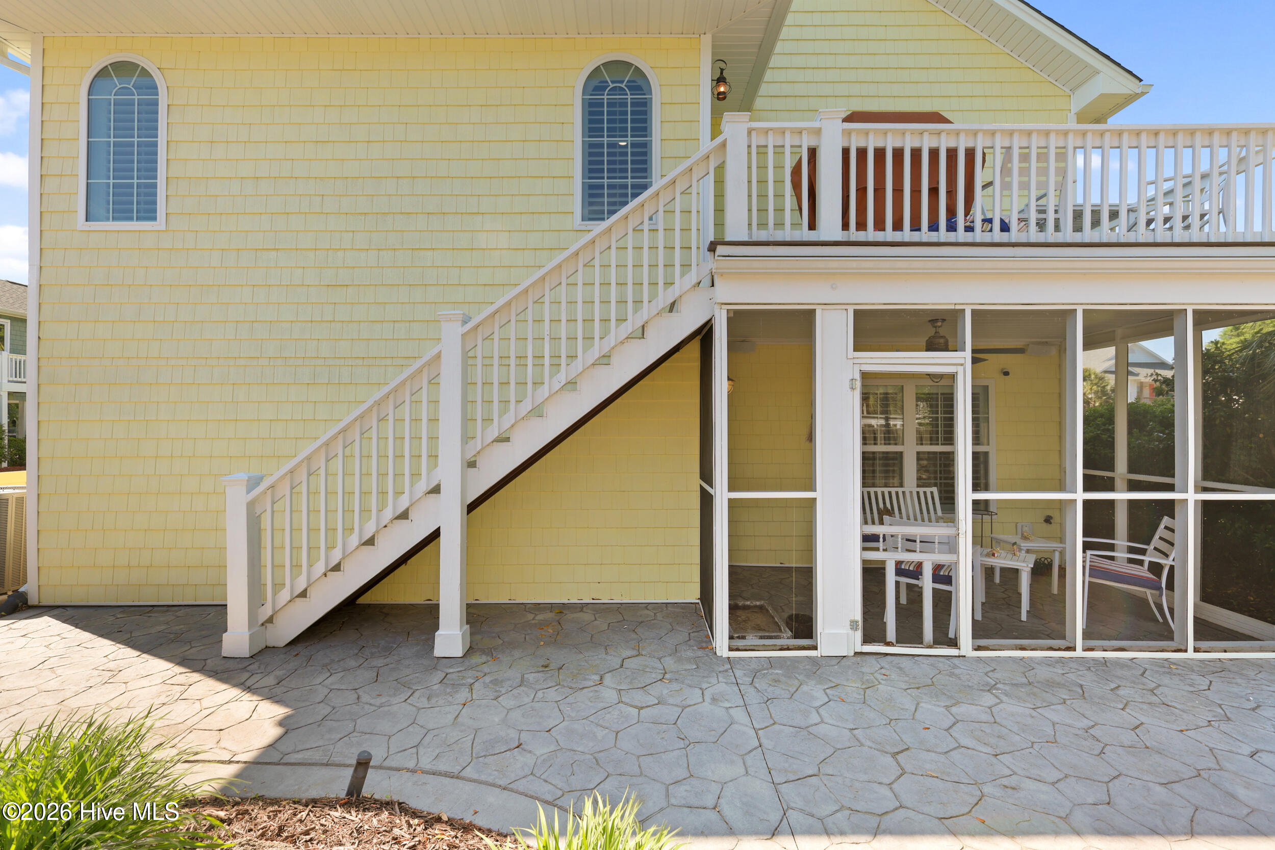 100567989 | Photo 46