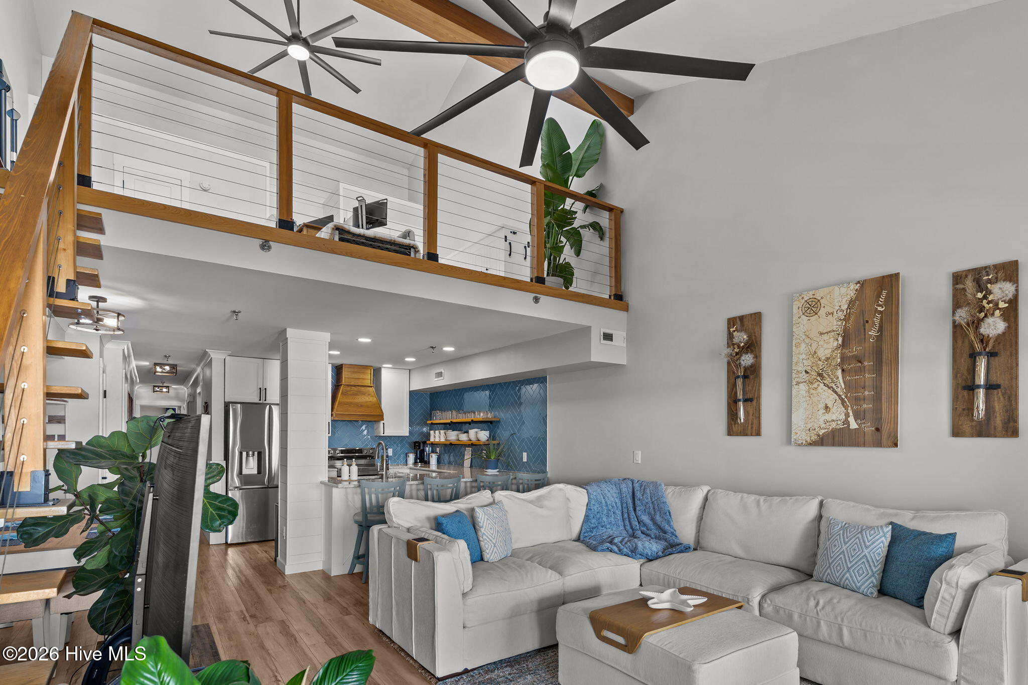 100548962 | Photo 10