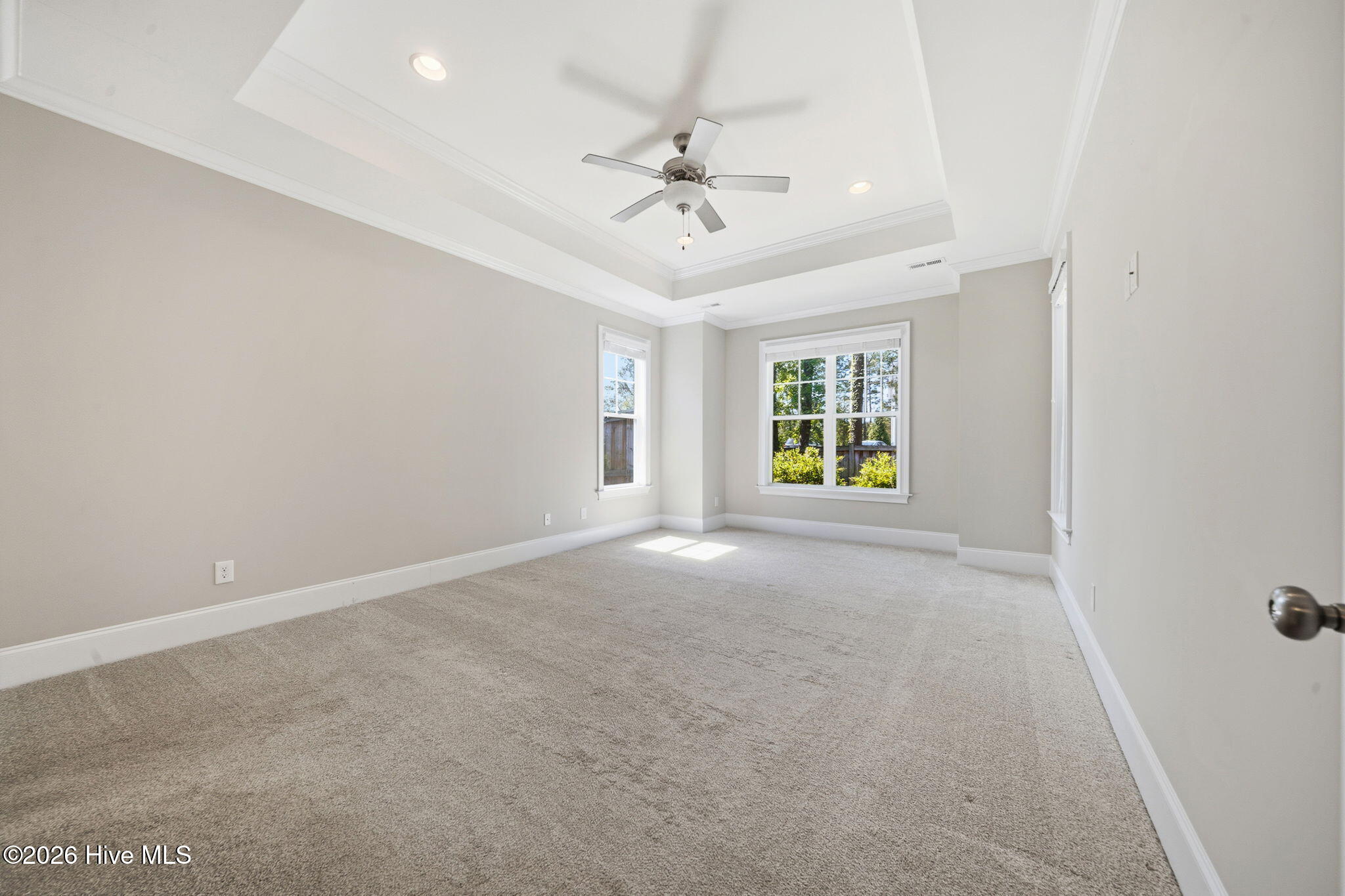 100567519 | Photo 23