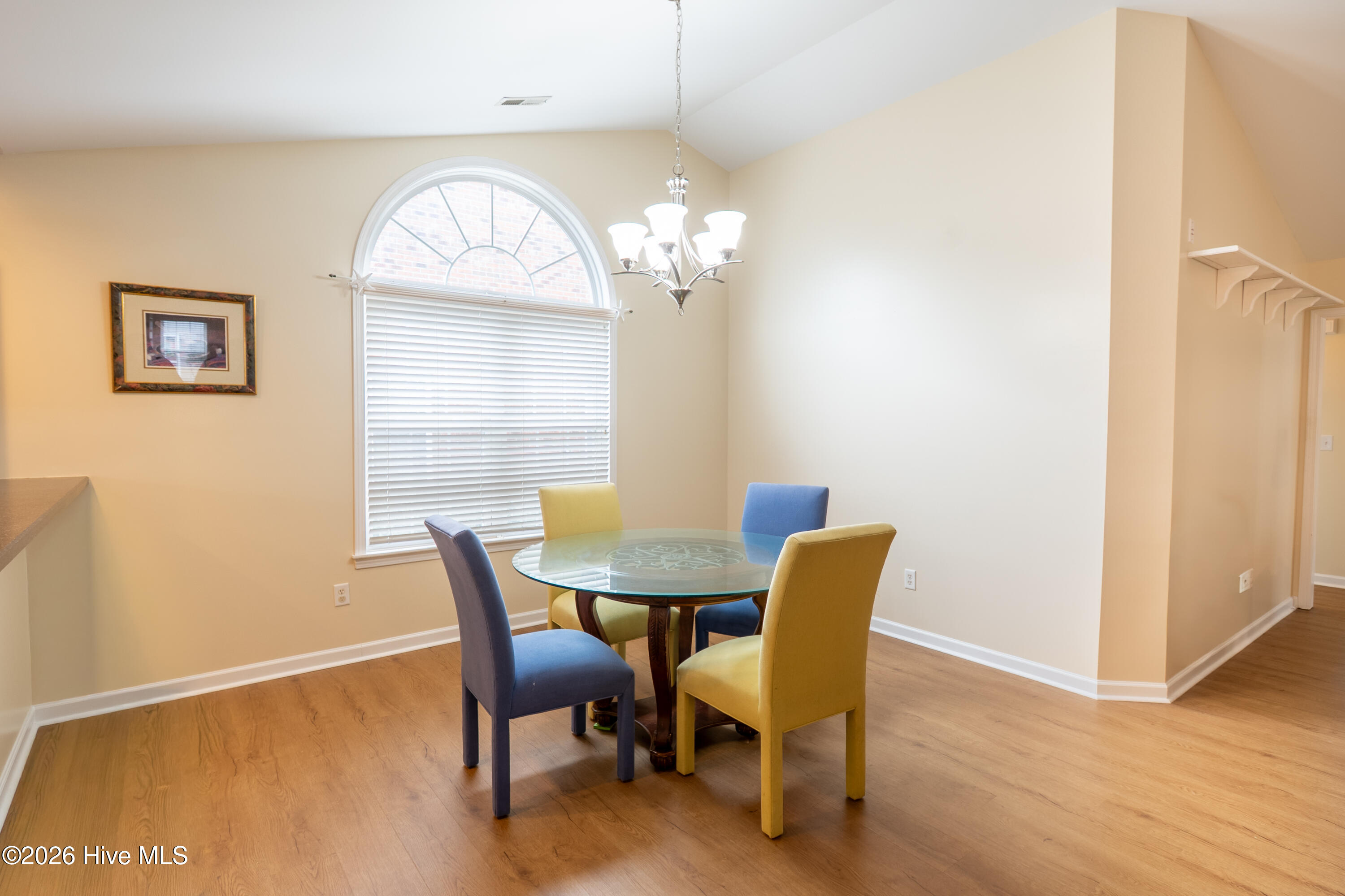 100554380 | Photo 10