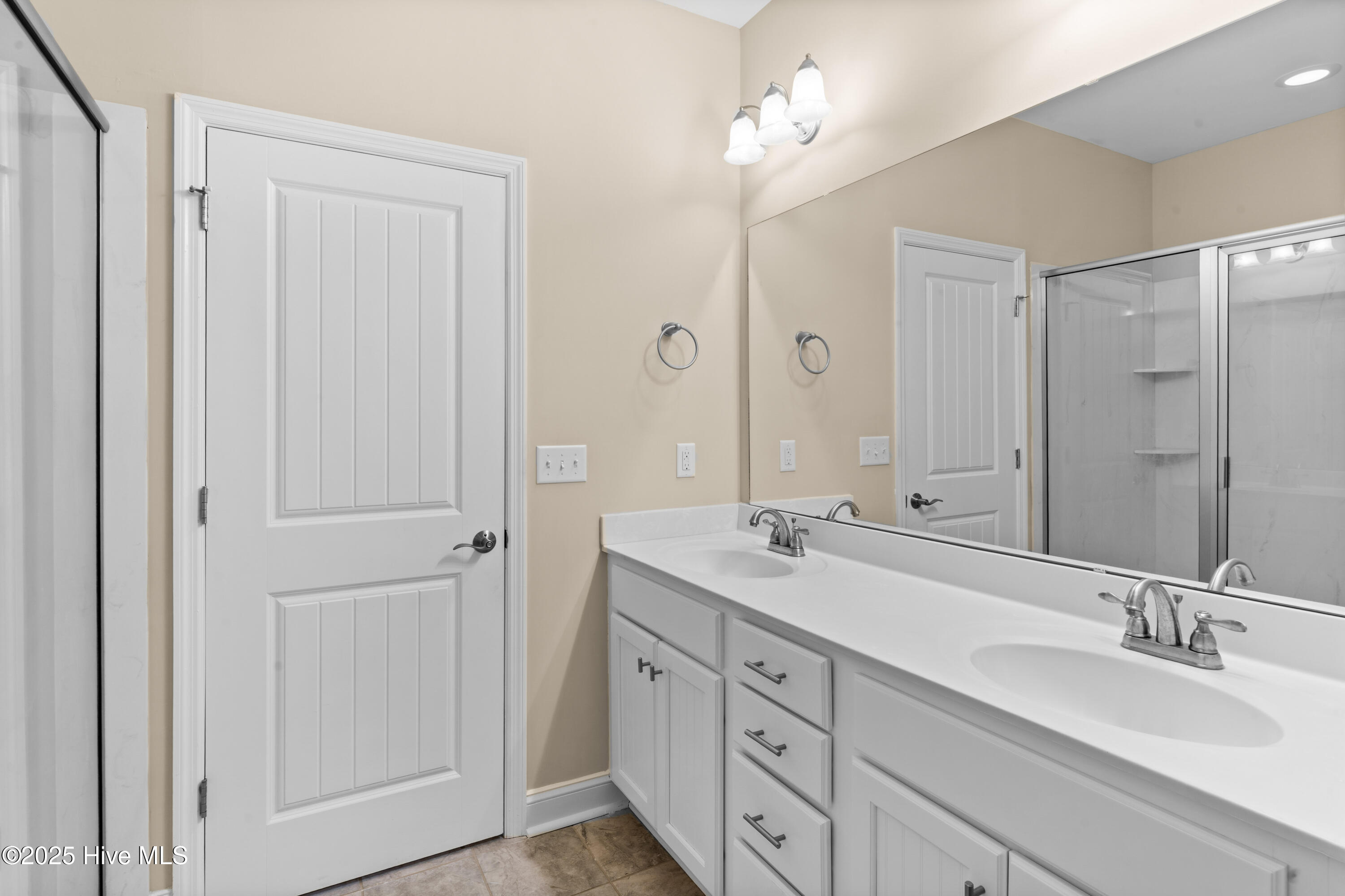 100522807 | Photo 38