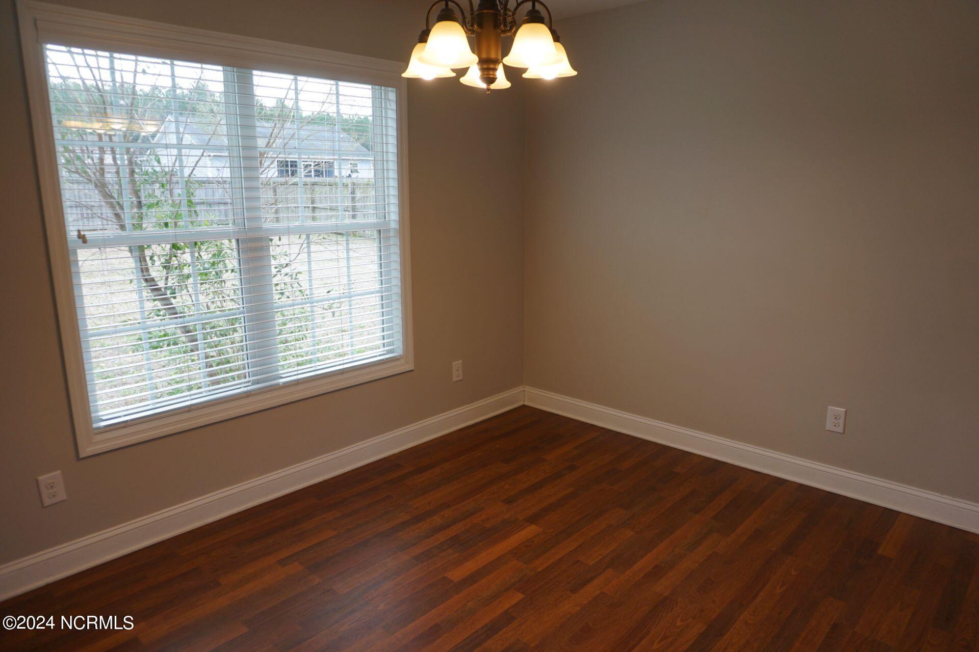 100550714 | Photo 16