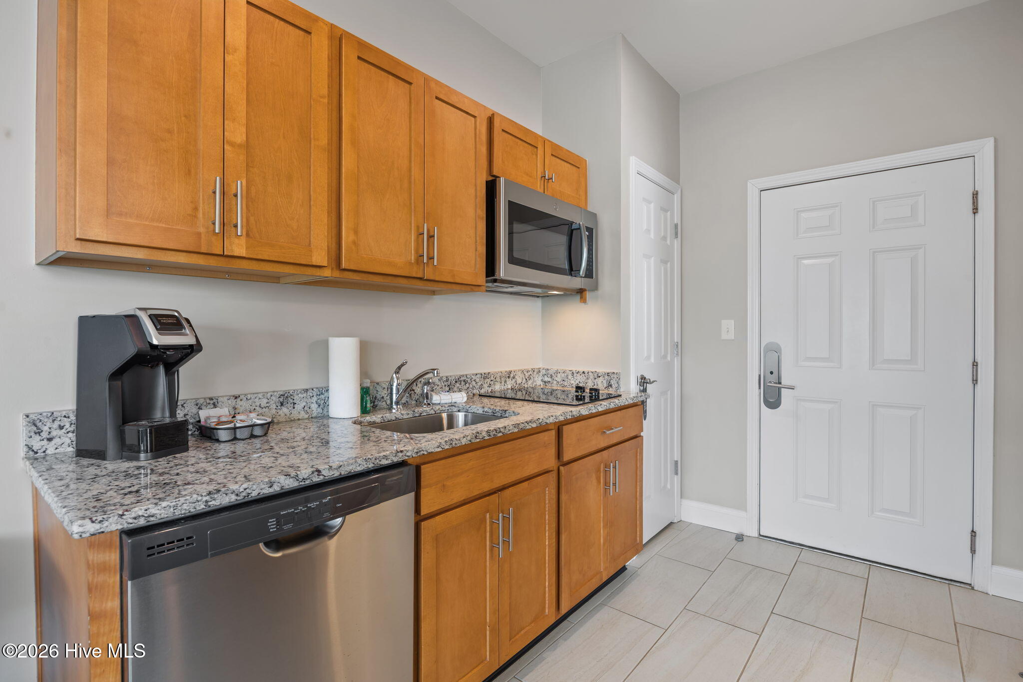 100561663 | Photo 10